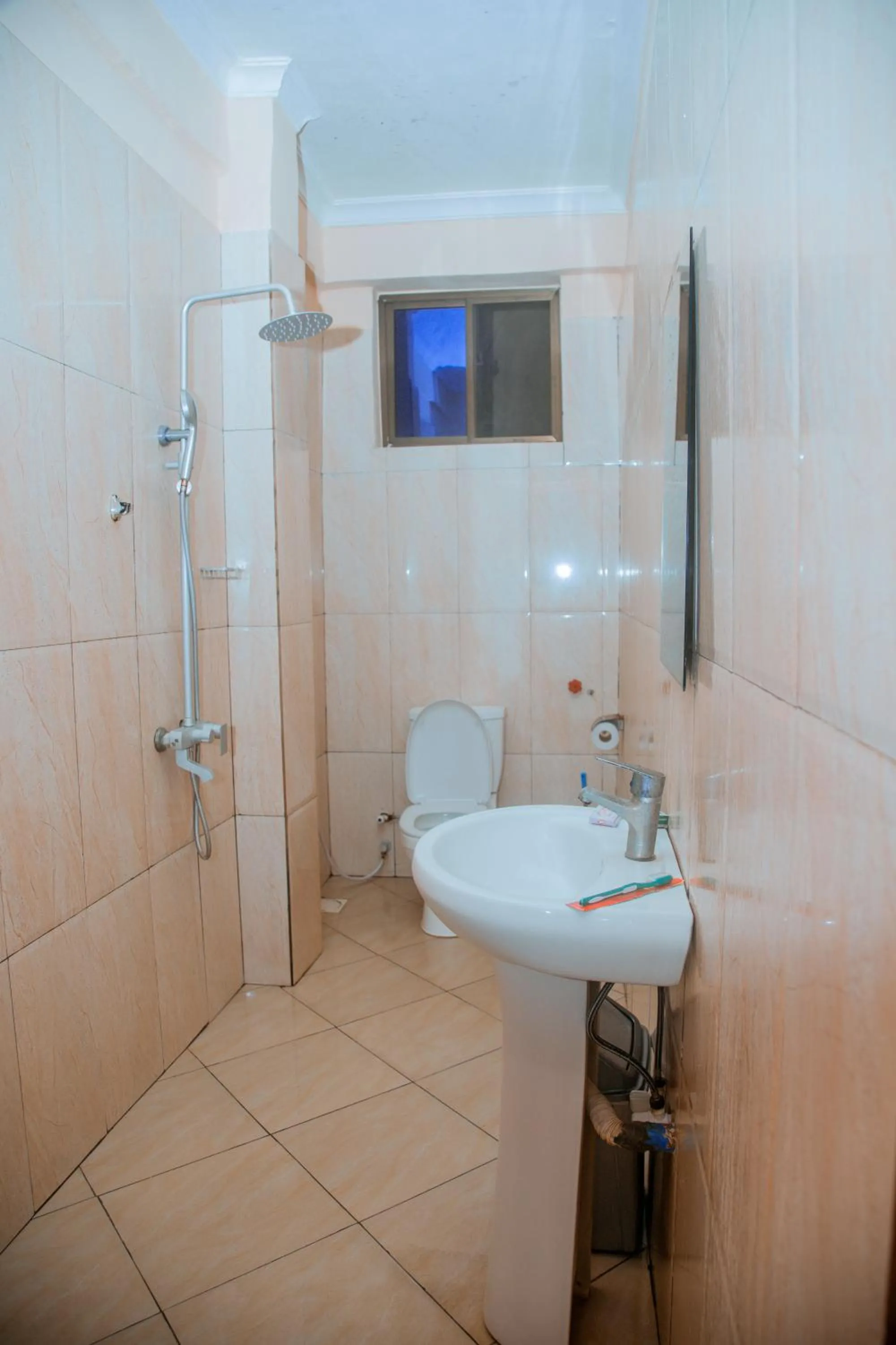 Shower in LE GRAND MARIE HOTEL