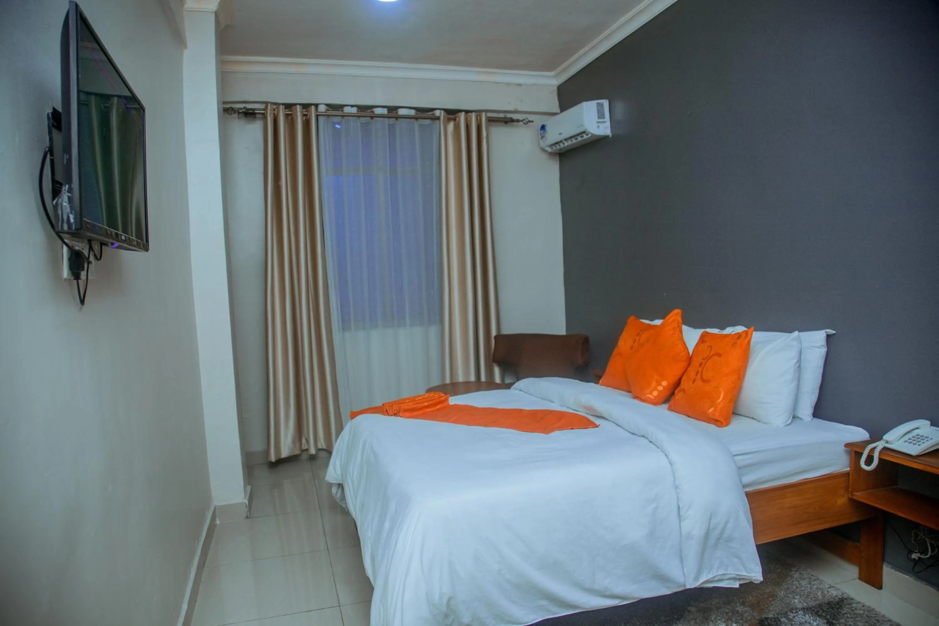 Communal lounge/ TV room in LE GRAND MARIE HOTEL