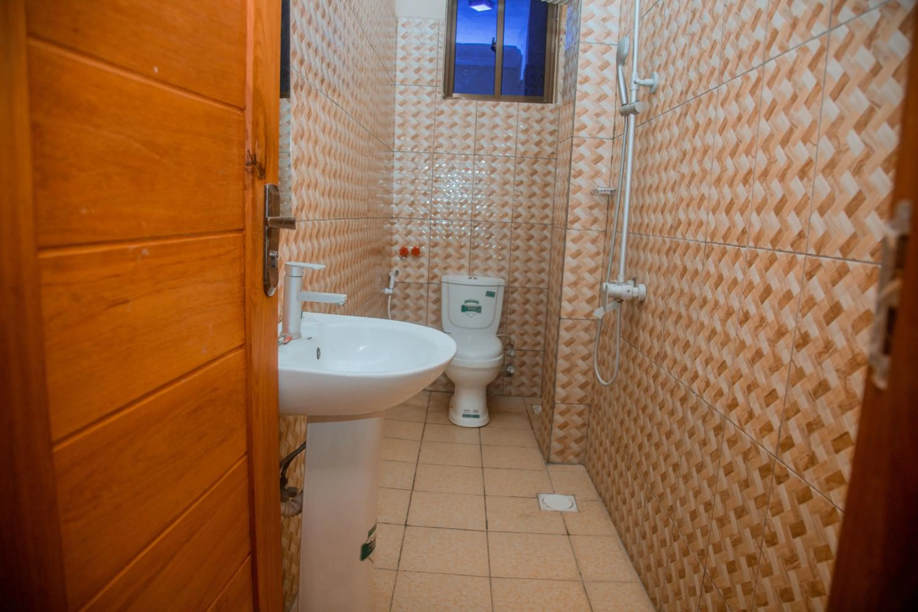Shower in LE GRAND MARIE HOTEL