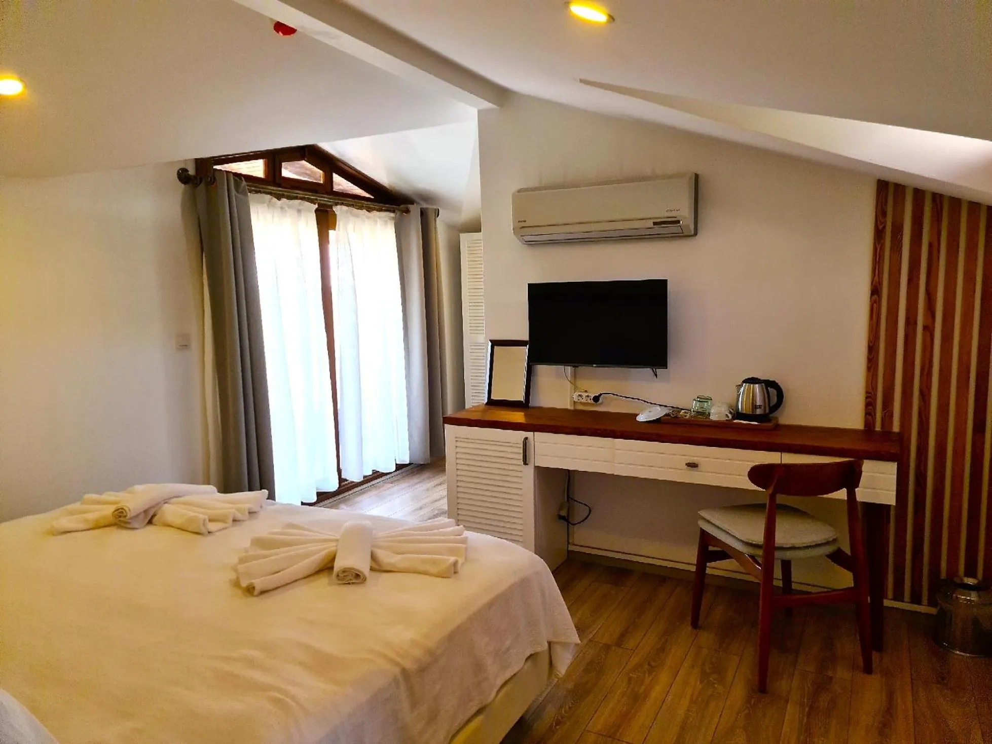 TV and multimedia, Bed in in Ephesus Hotel and Art Galery