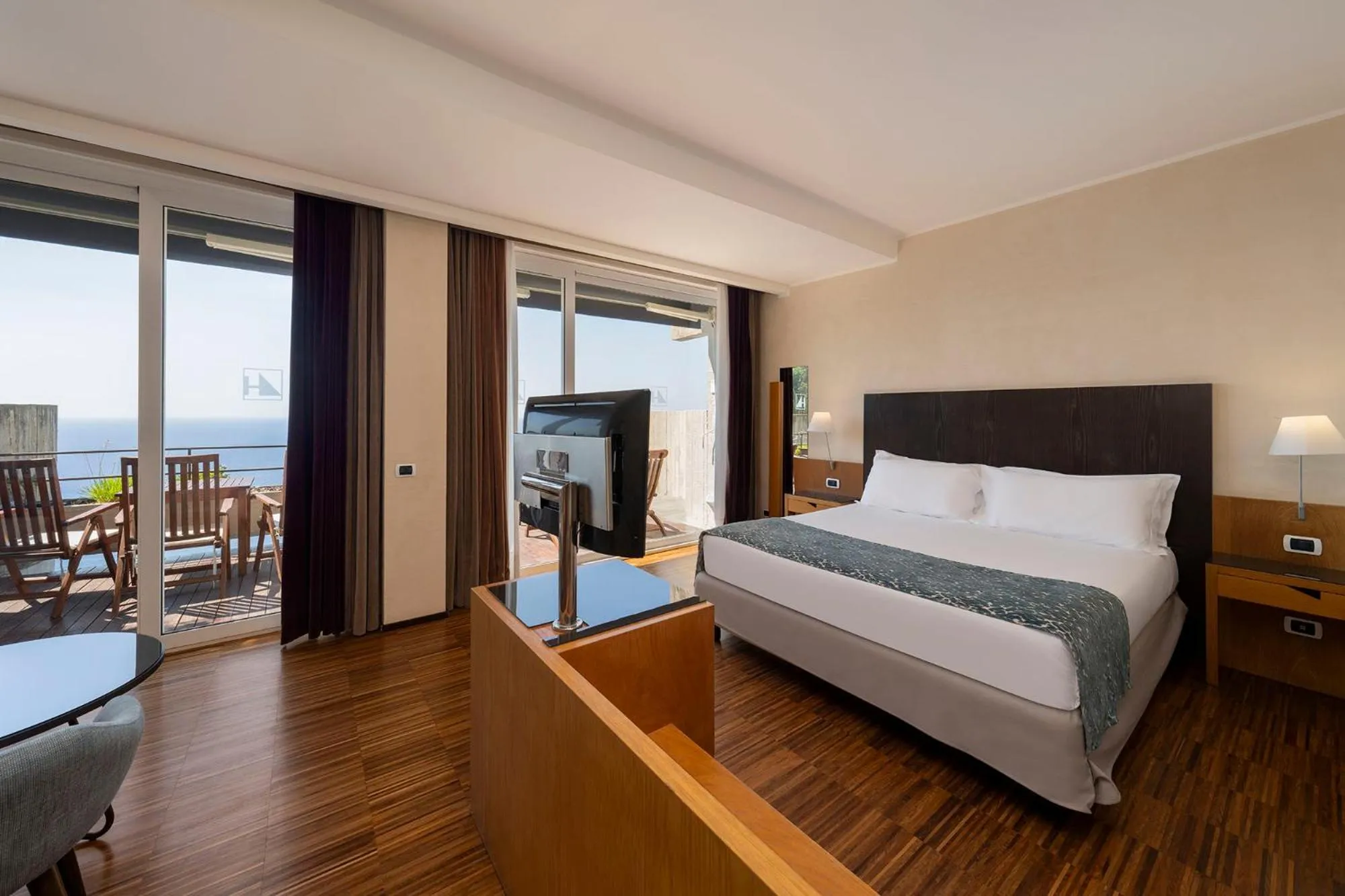 Bedroom, Bed in Eurostars Monte Tauro