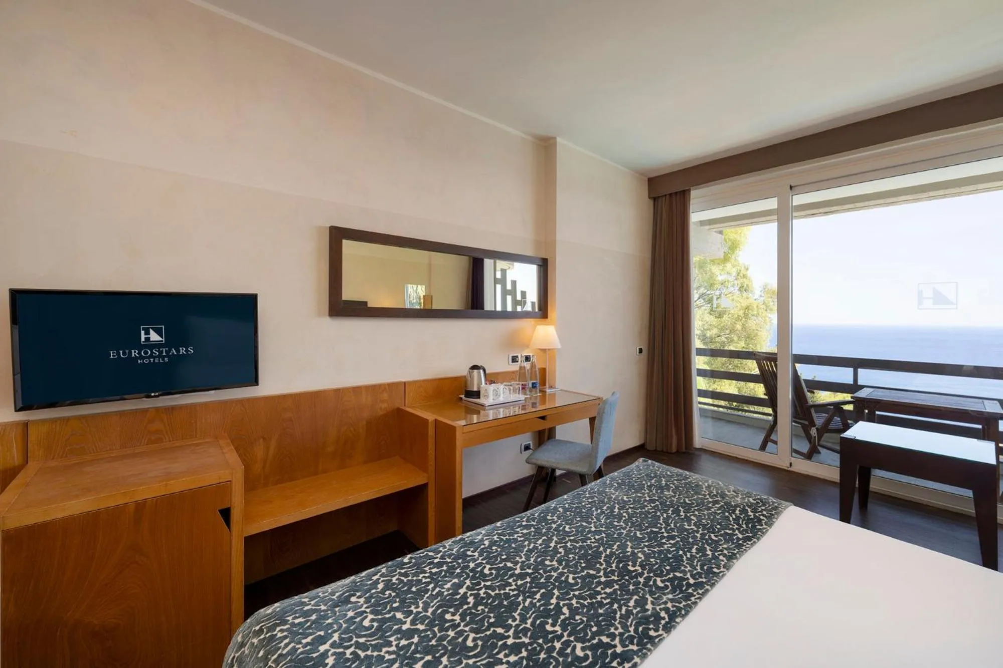 Bedroom, Bed in Eurostars Monte Tauro