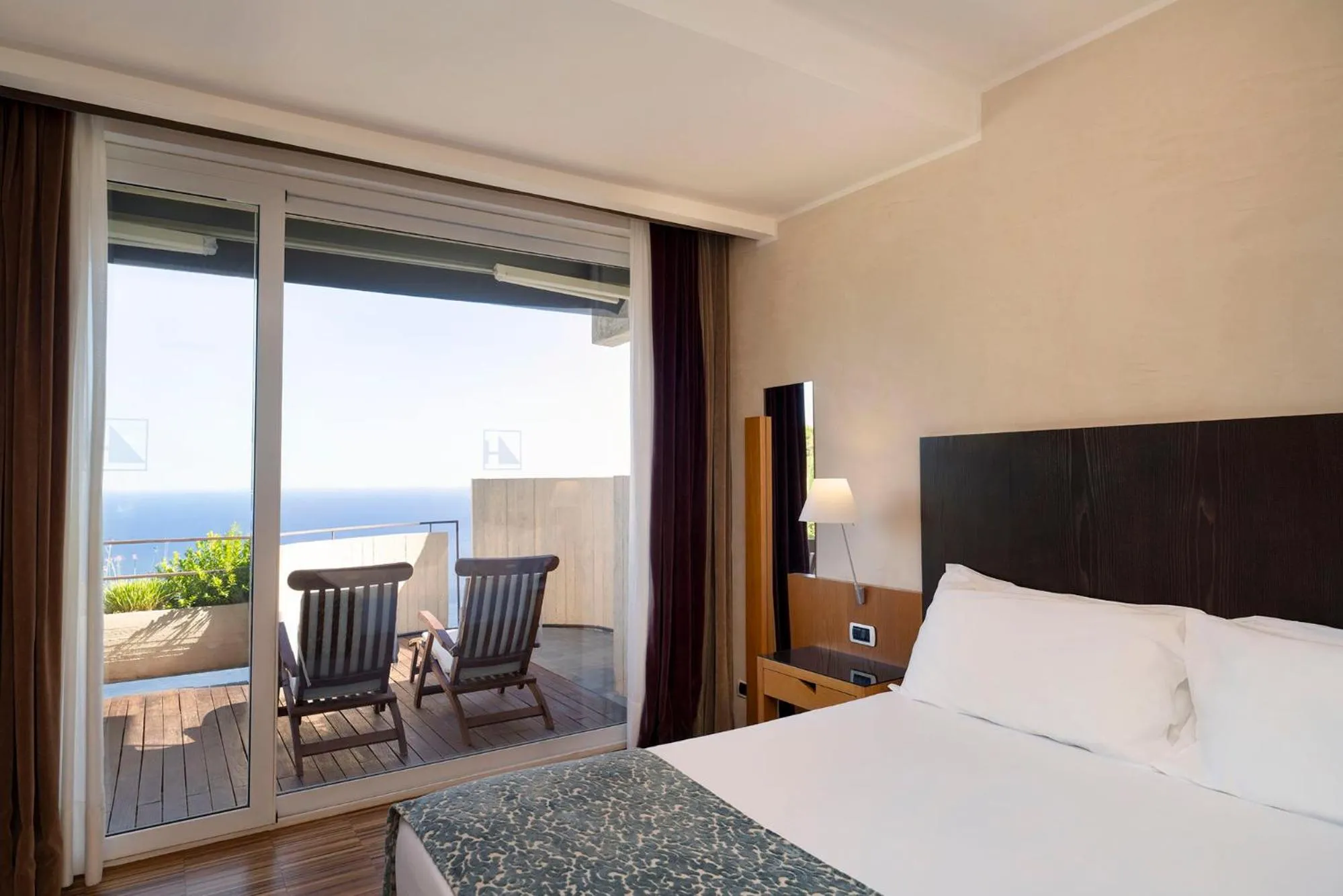 Bedroom, Bed in Eurostars Monte Tauro