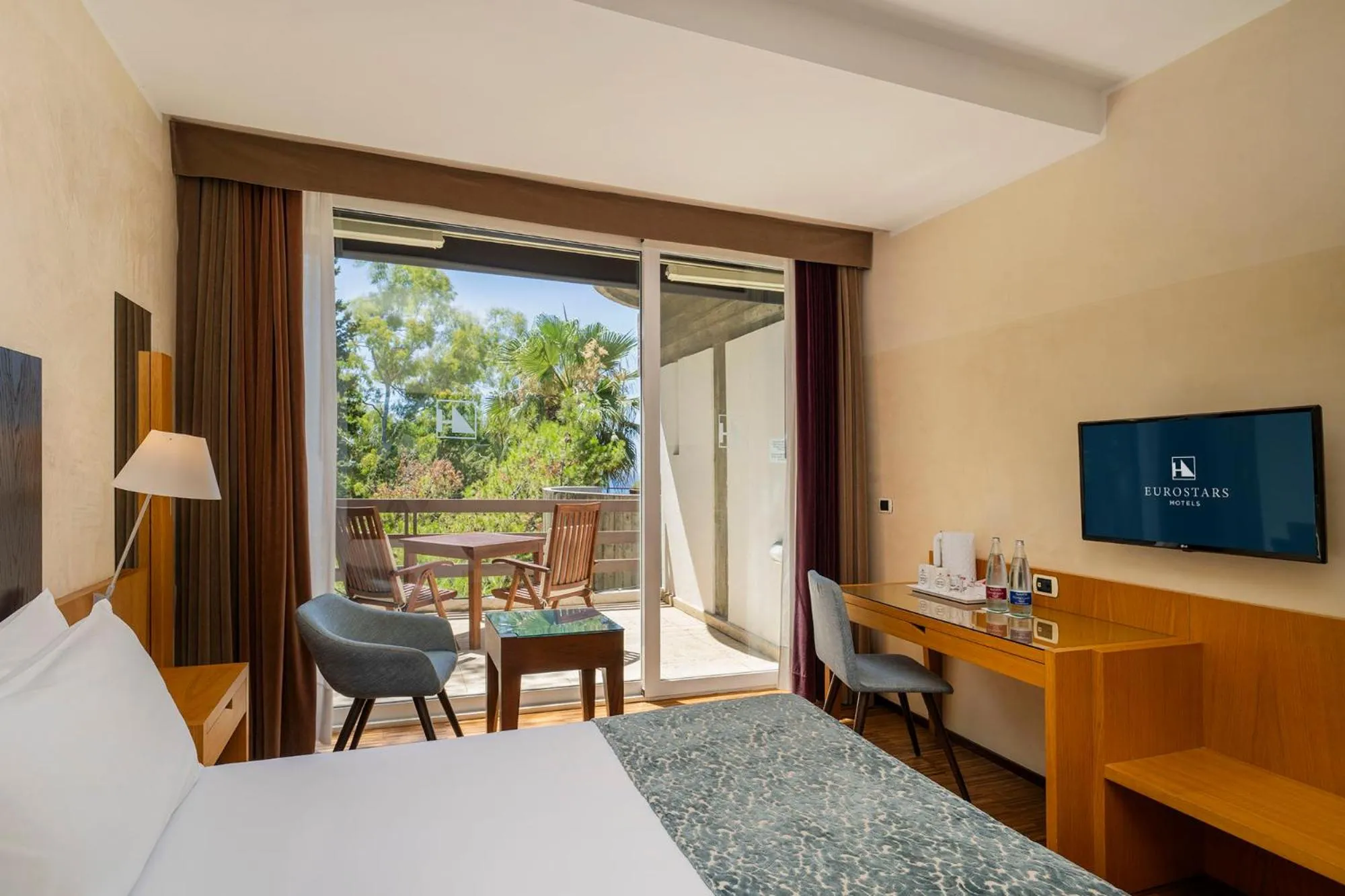 Bedroom, Bed in Eurostars Monte Tauro