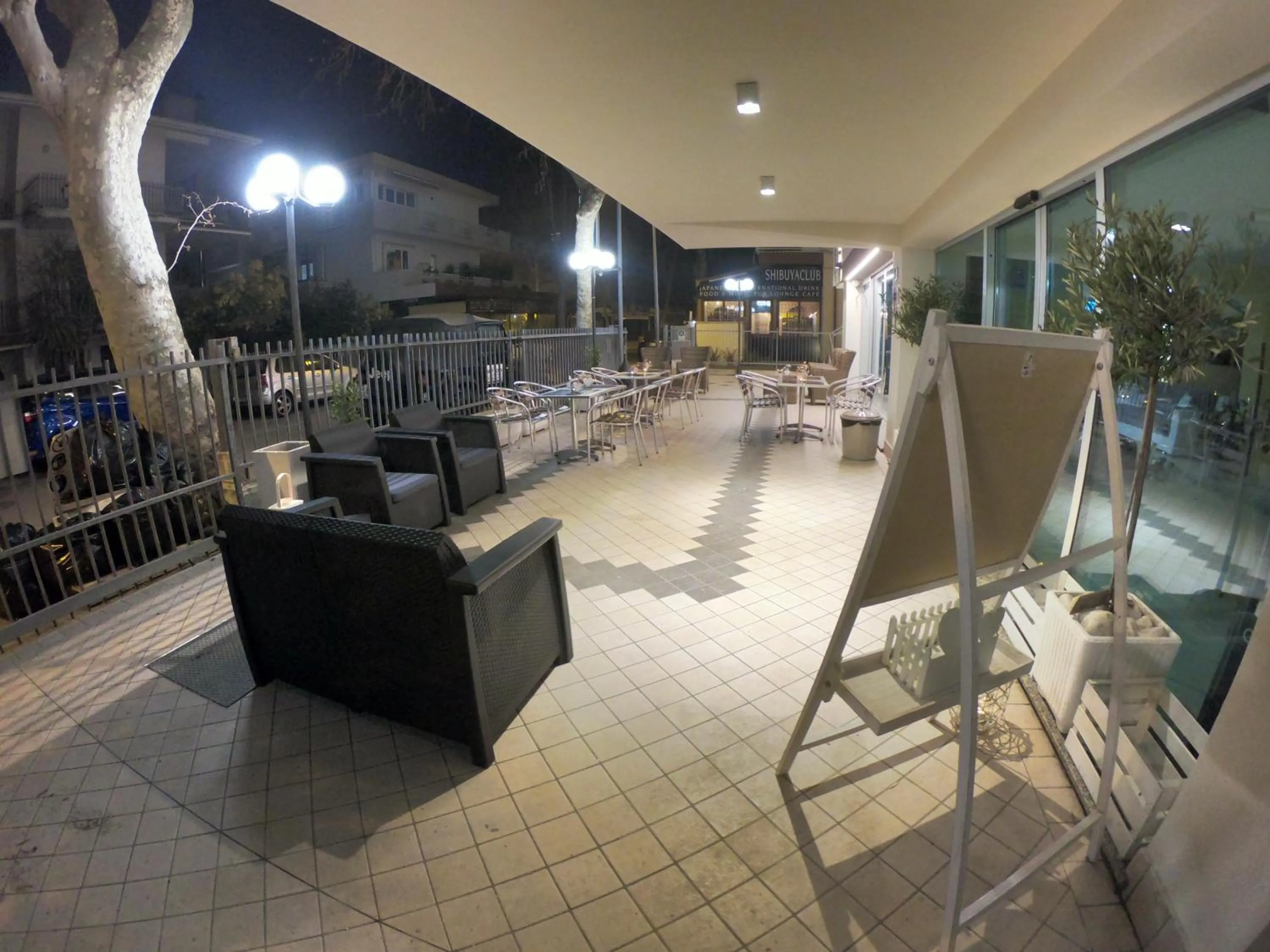 Restaurant/Places to Eat in HOTELHALFMOON