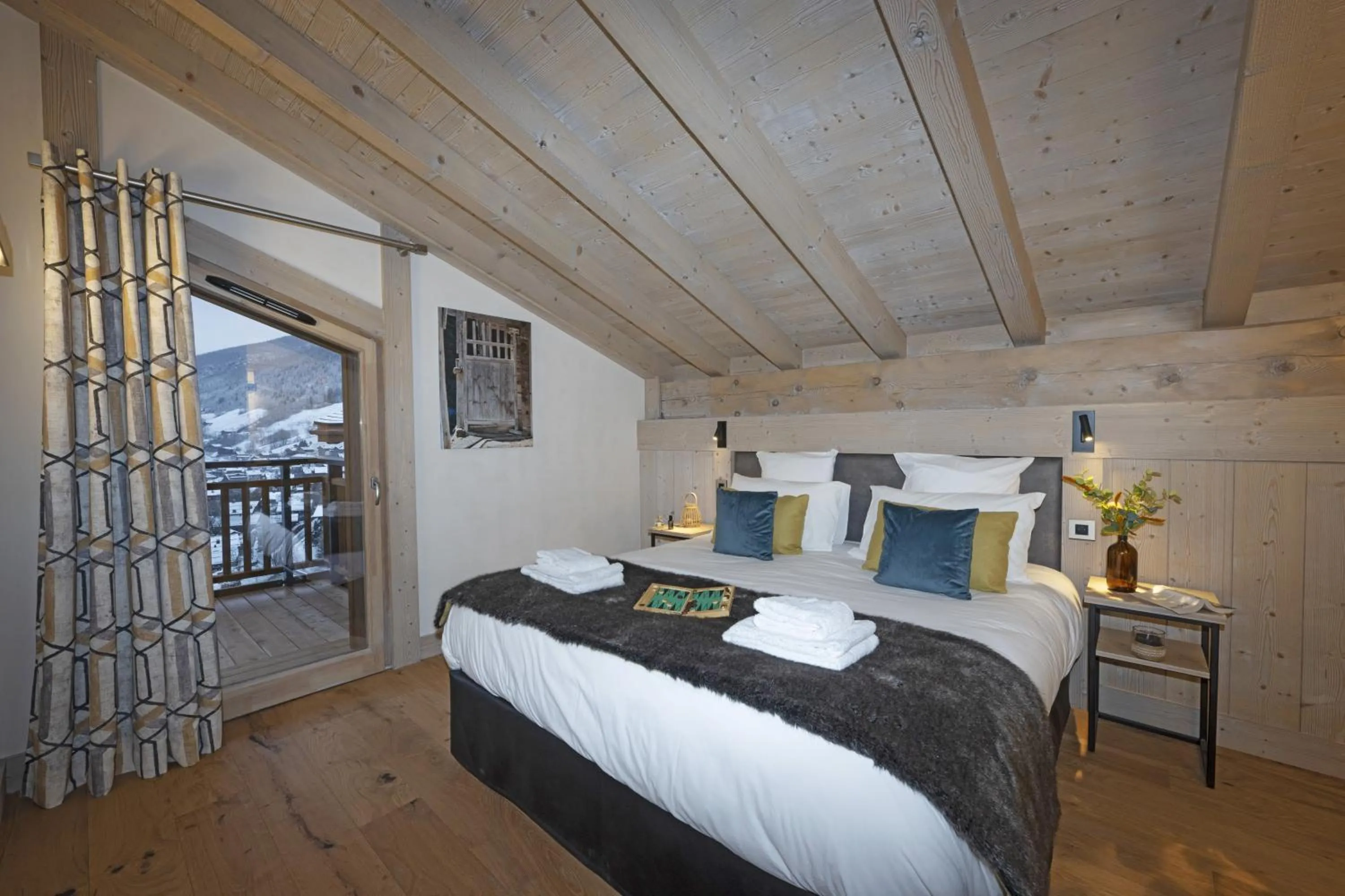 Photo of the whole room, Bed in MGM Hôtels & Résidences - Résidence Chalets de Joy
