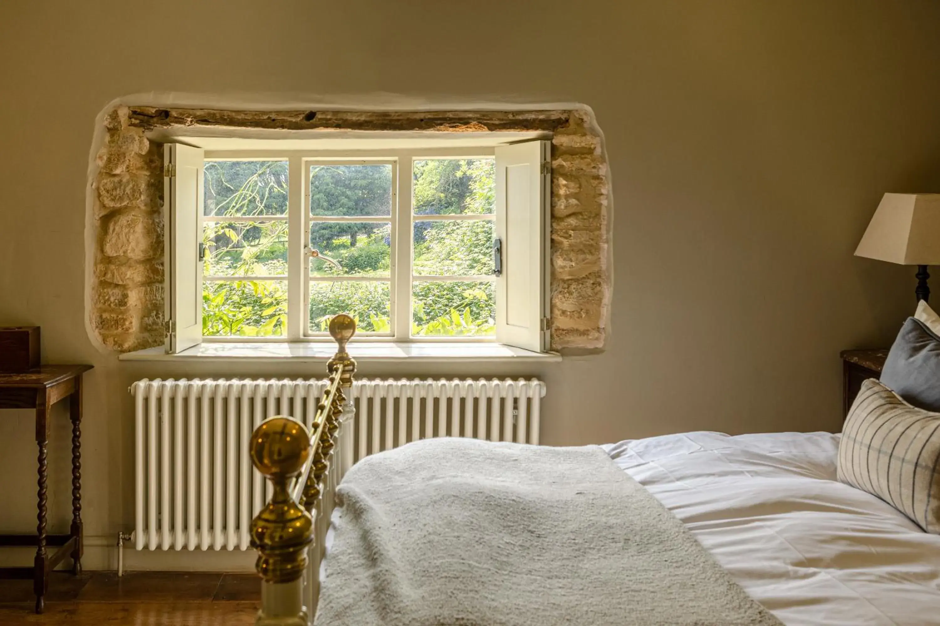 Double Room - single occupancy in The Ebrington Arms Double Room - single occupancy in The Ebrington Arms