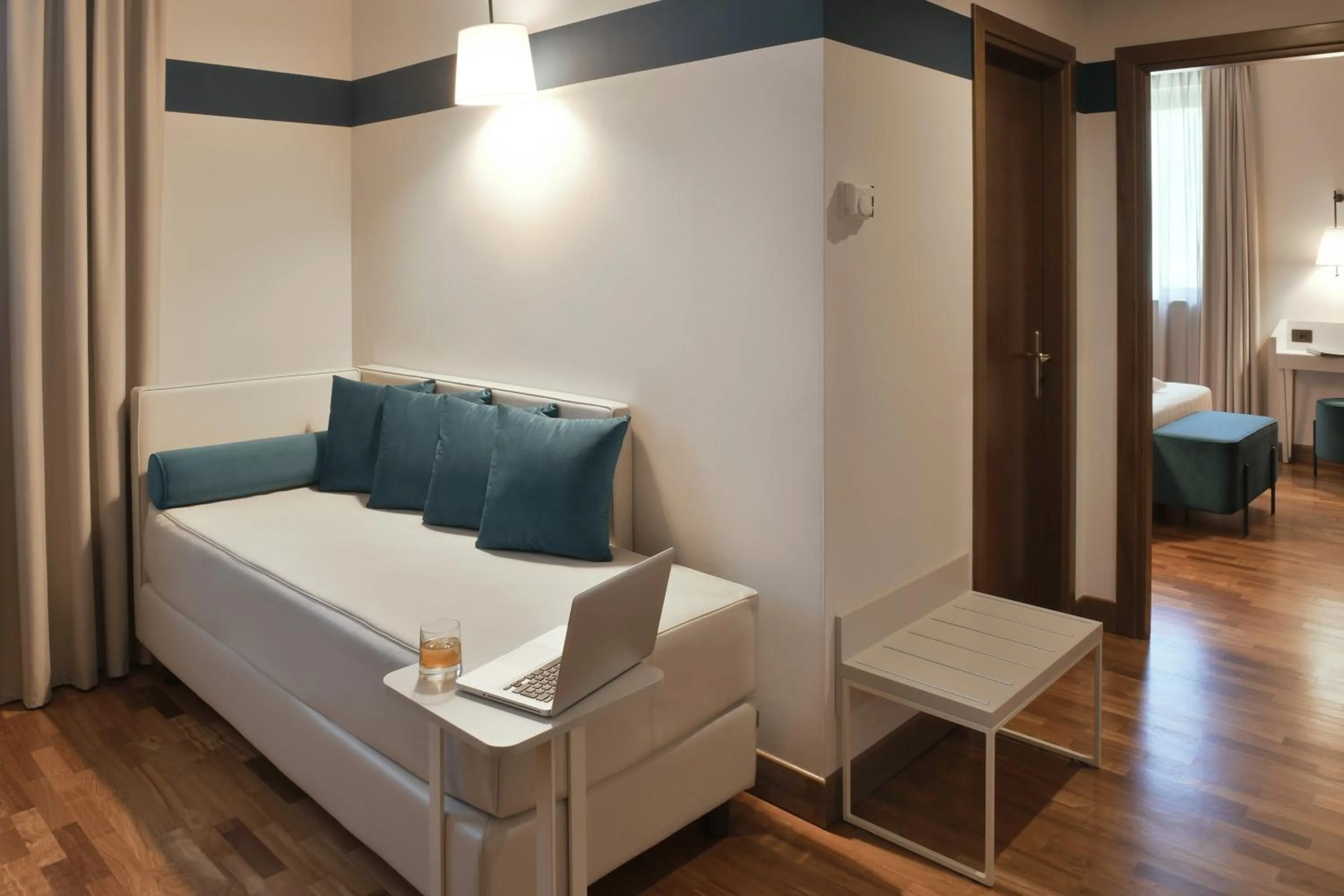 Living room, Bed in Hotel Torresi