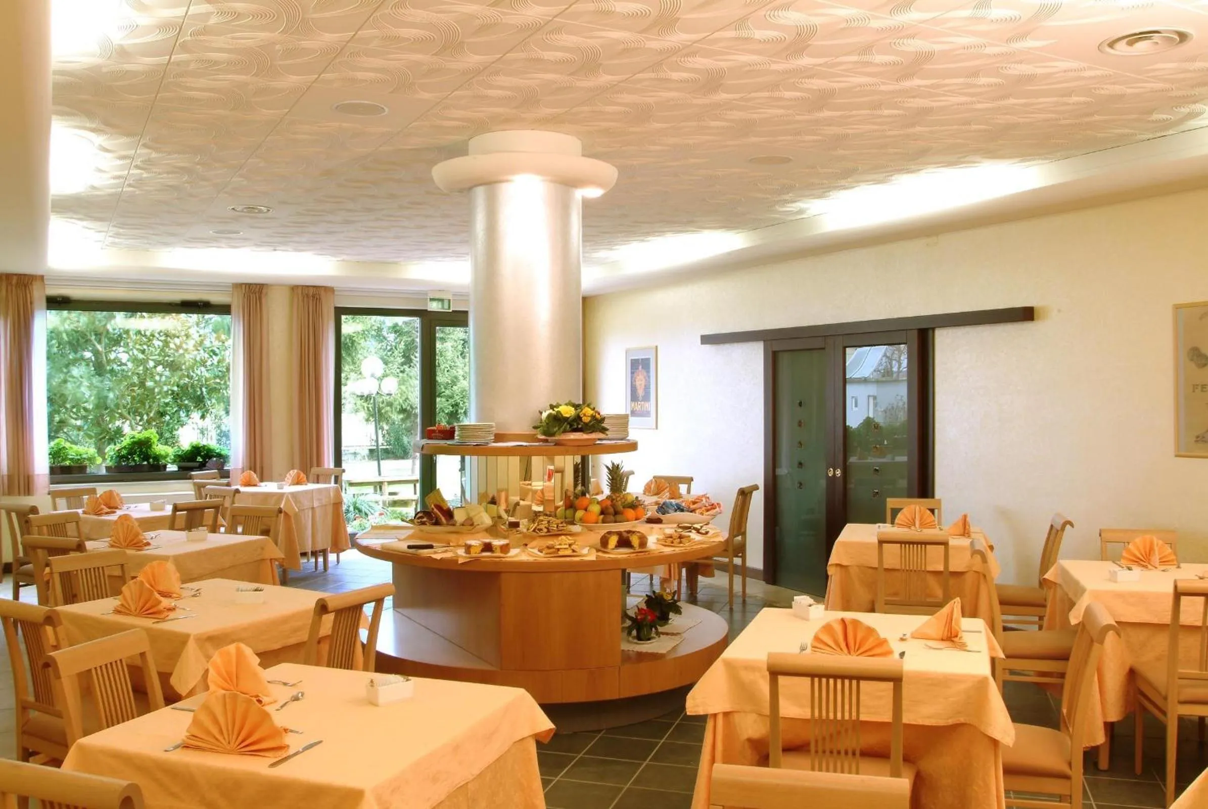 Restaurant/places to eat in Hotel Torresi