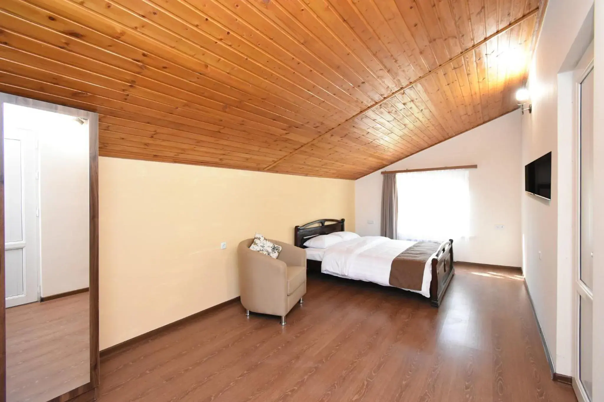 Double Room with Balcony - single occupancy in Forest Hills Double Room with Balcony - single occupancy in Forest Hills