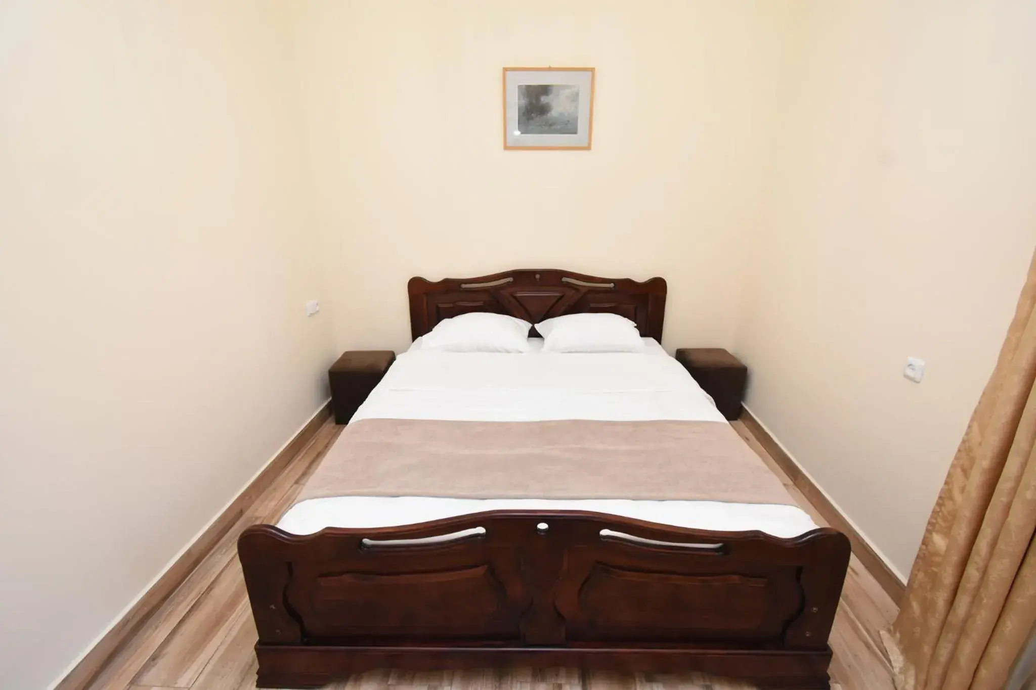 Deluxe Room in Forest Hills Deluxe Room in Forest Hills