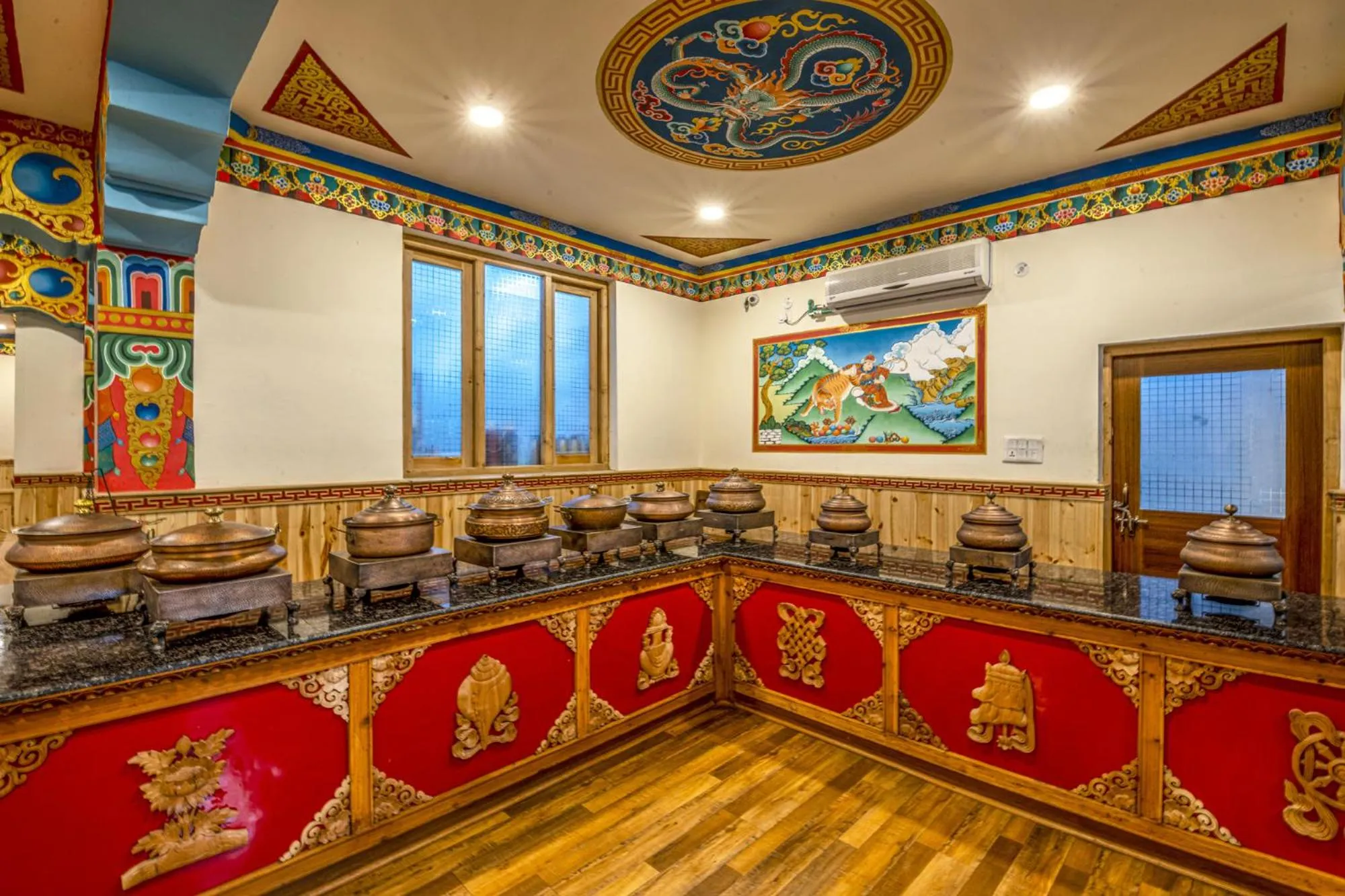 Dining area in HOTEL CHANTSA