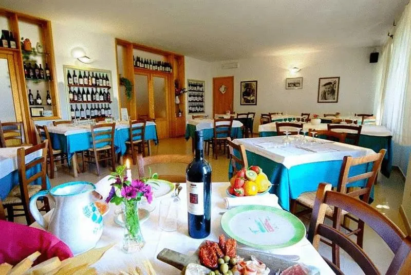 Restaurant/places to eat in S'Enis Monte Maccione
