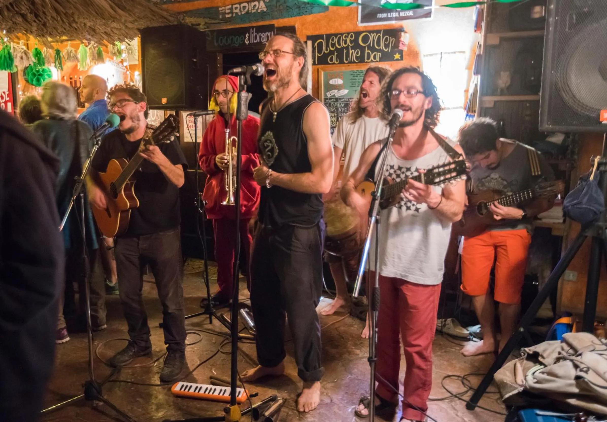 Evening entertainment in La Iguana Perdida