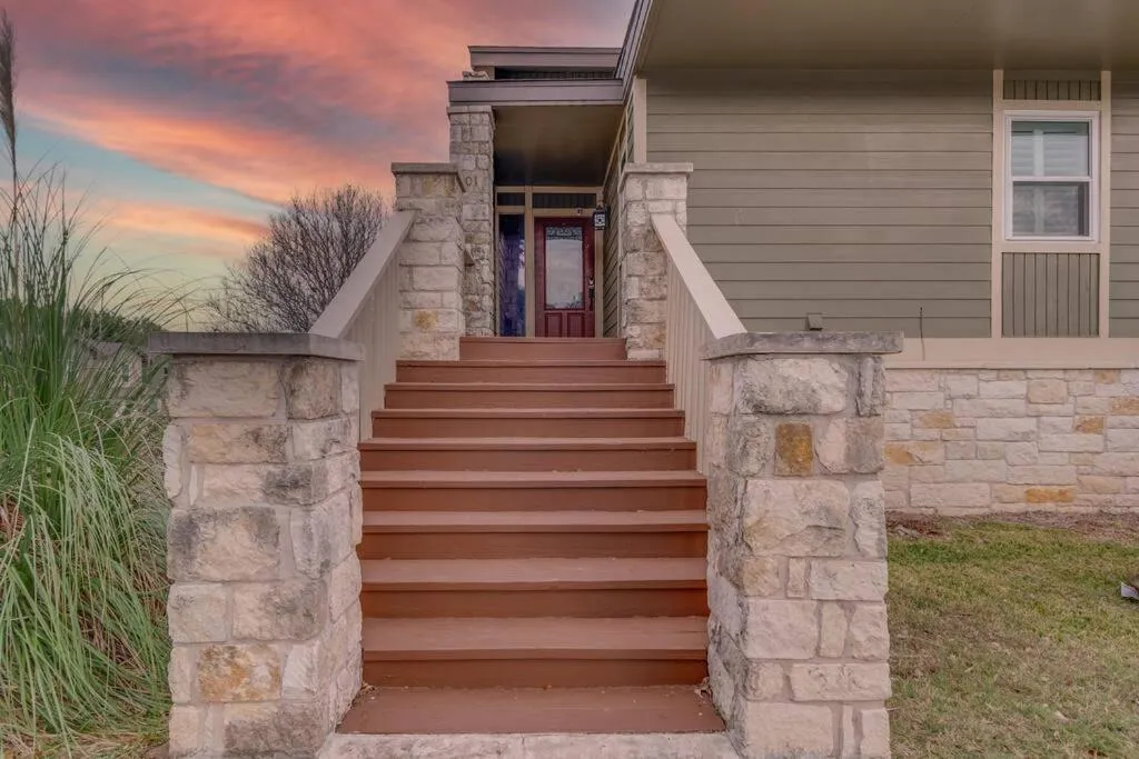 Property building in Cozy 3br/2bath vacation house at Lake Travis