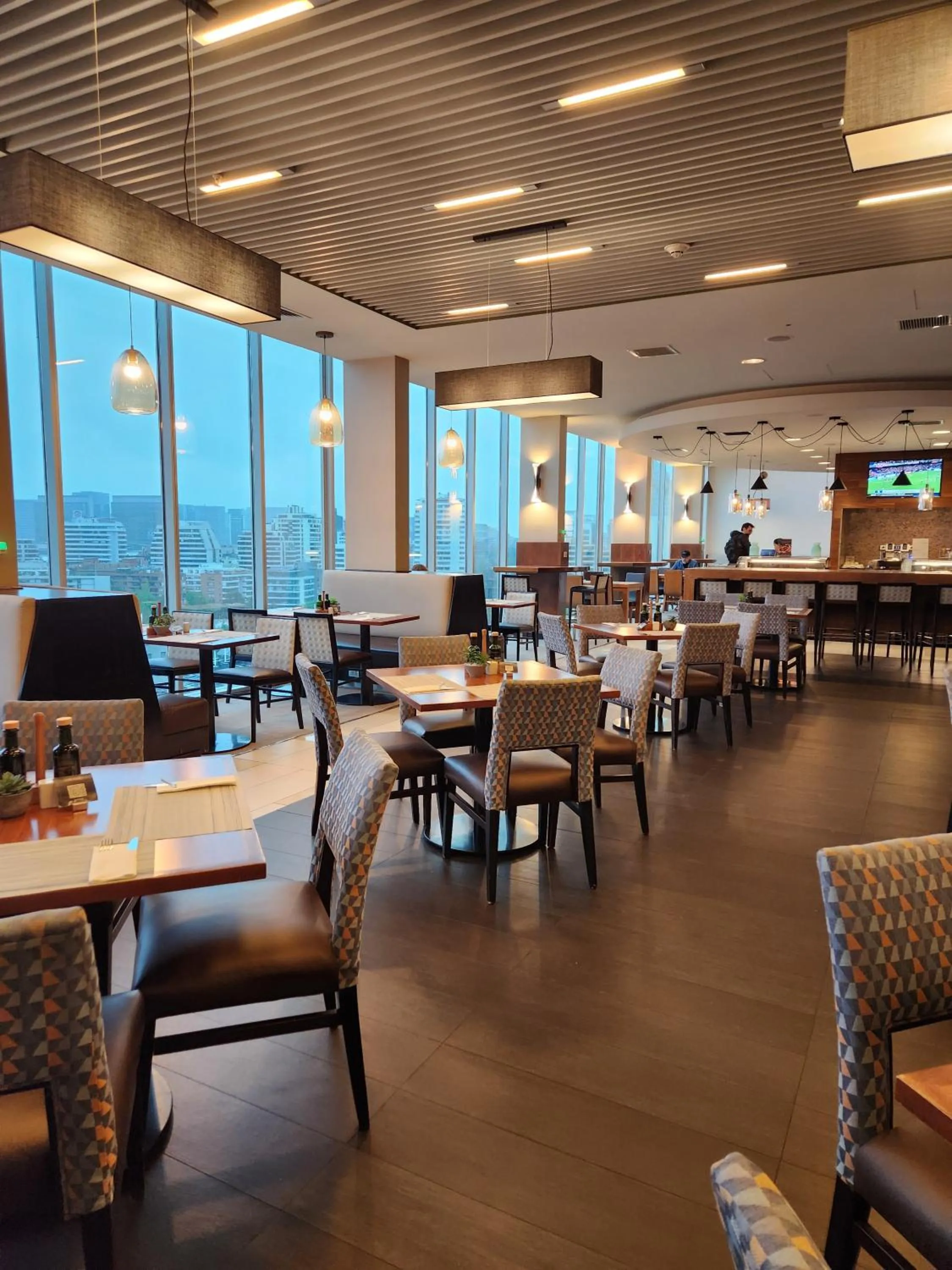 Restaurant/places to eat in Hyatt Place Santiago/Vitacura