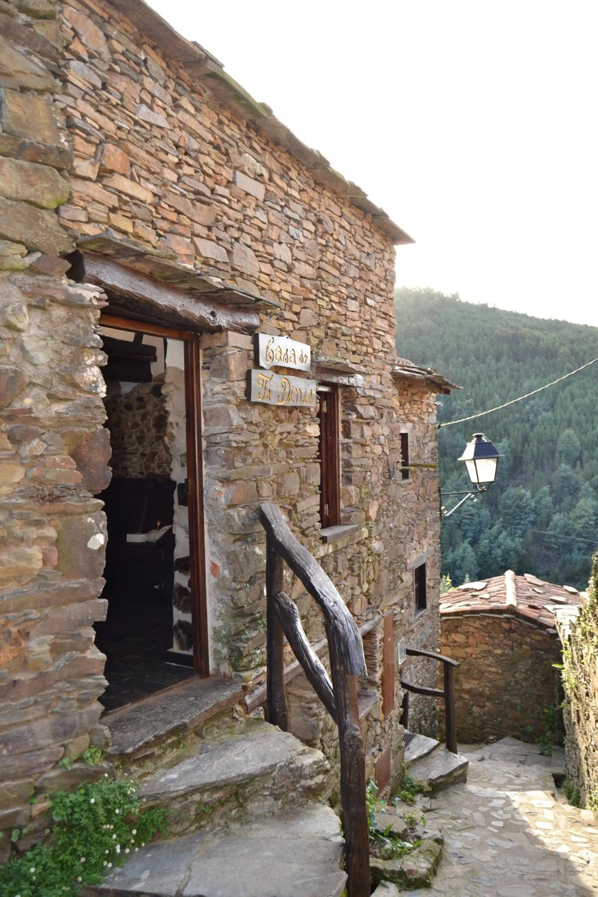 Facade/entrance in Talasnal Montanhas de Amor