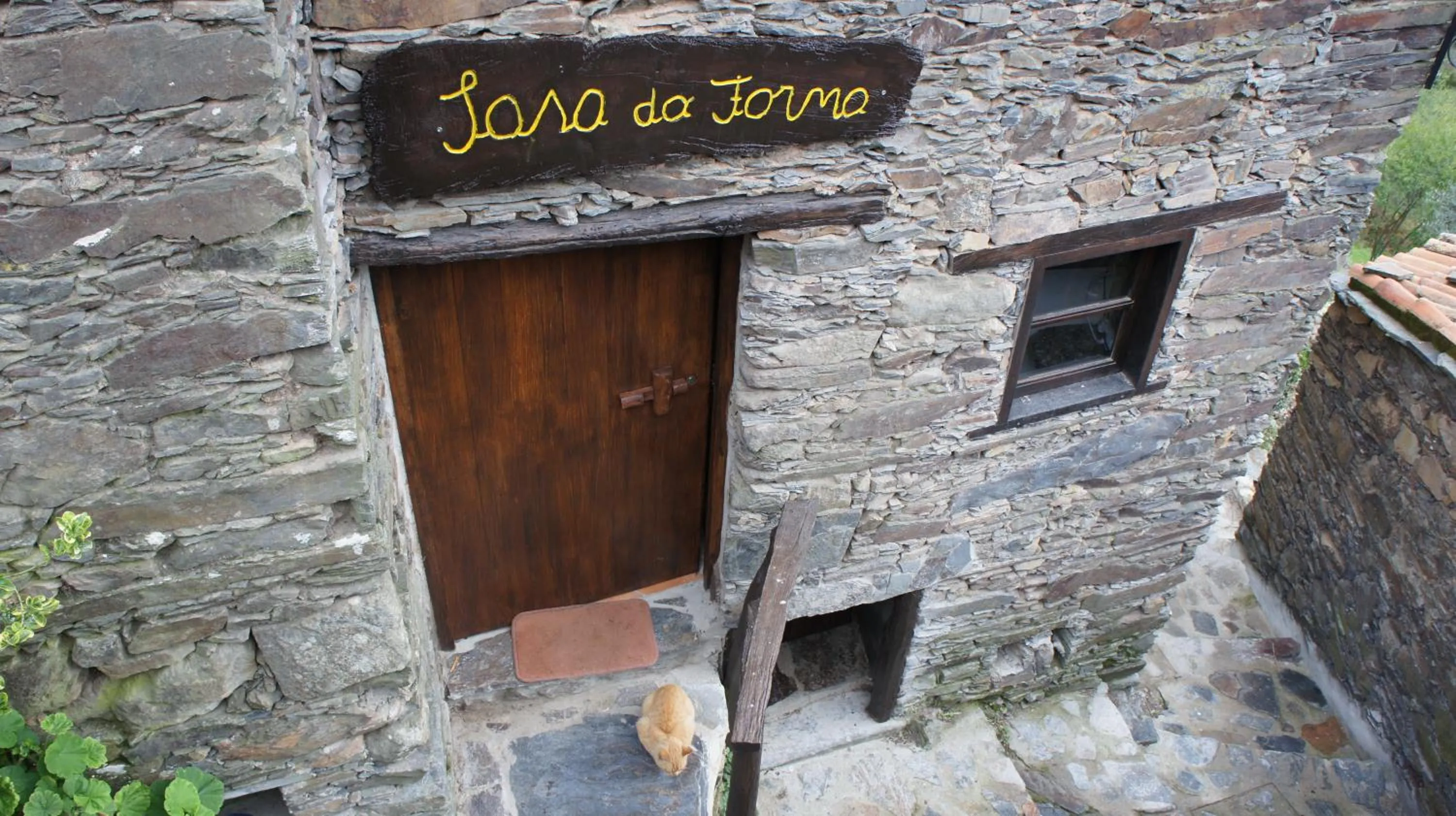 Facade/entrance in Talasnal Montanhas de Amor