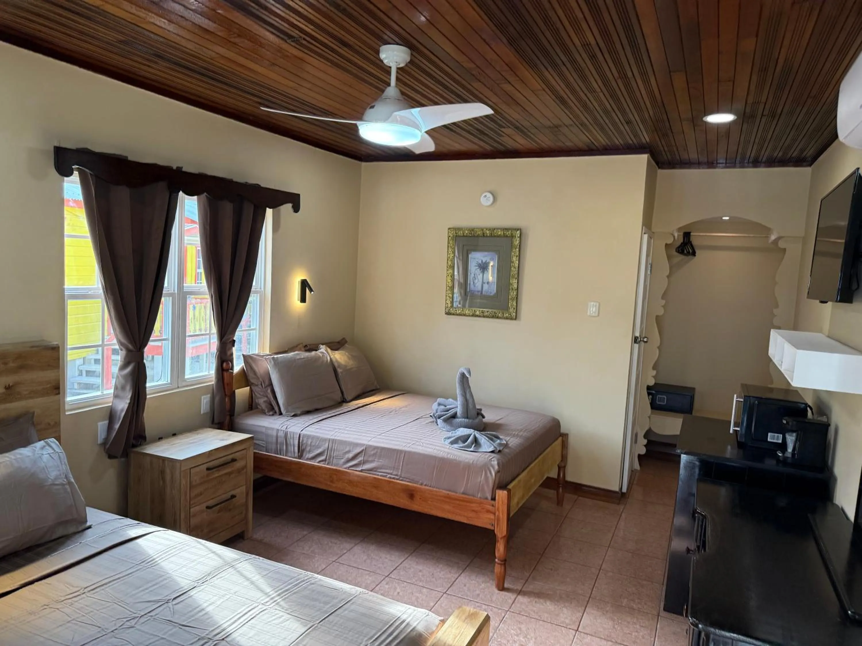 Bedroom, Bed in Tropical Paradise