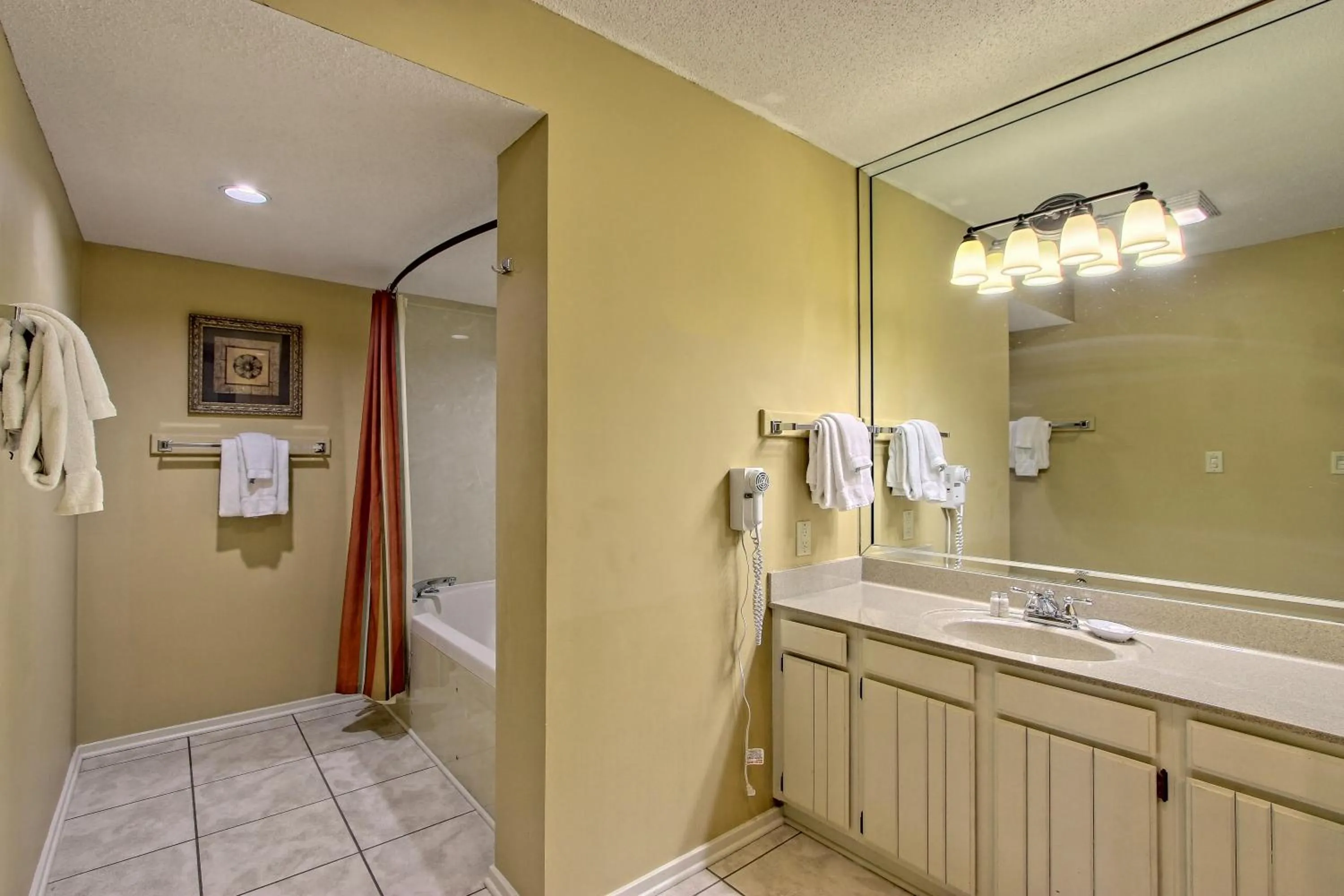 Shower in Foxhunt at Sapphire Valley