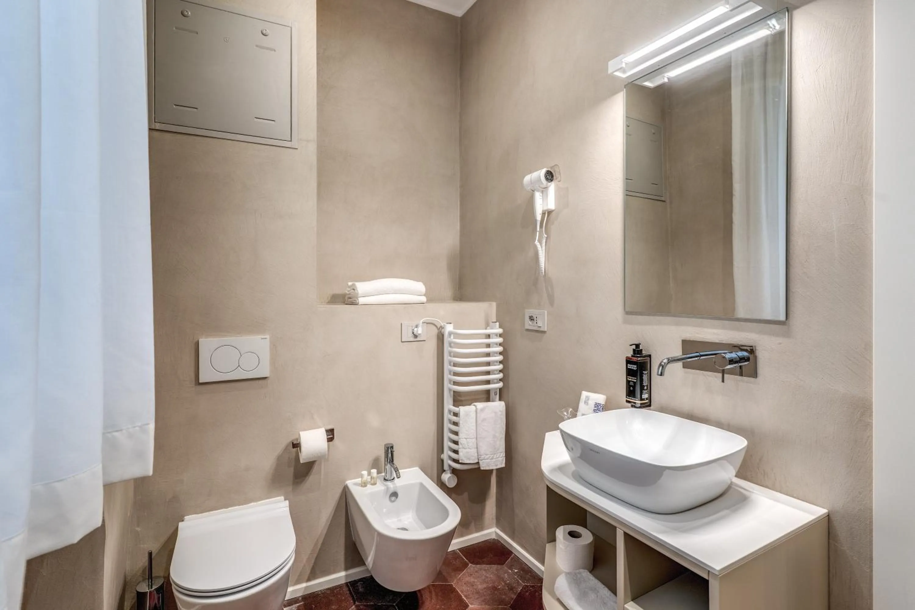 Shower in Albergo Abruzzi