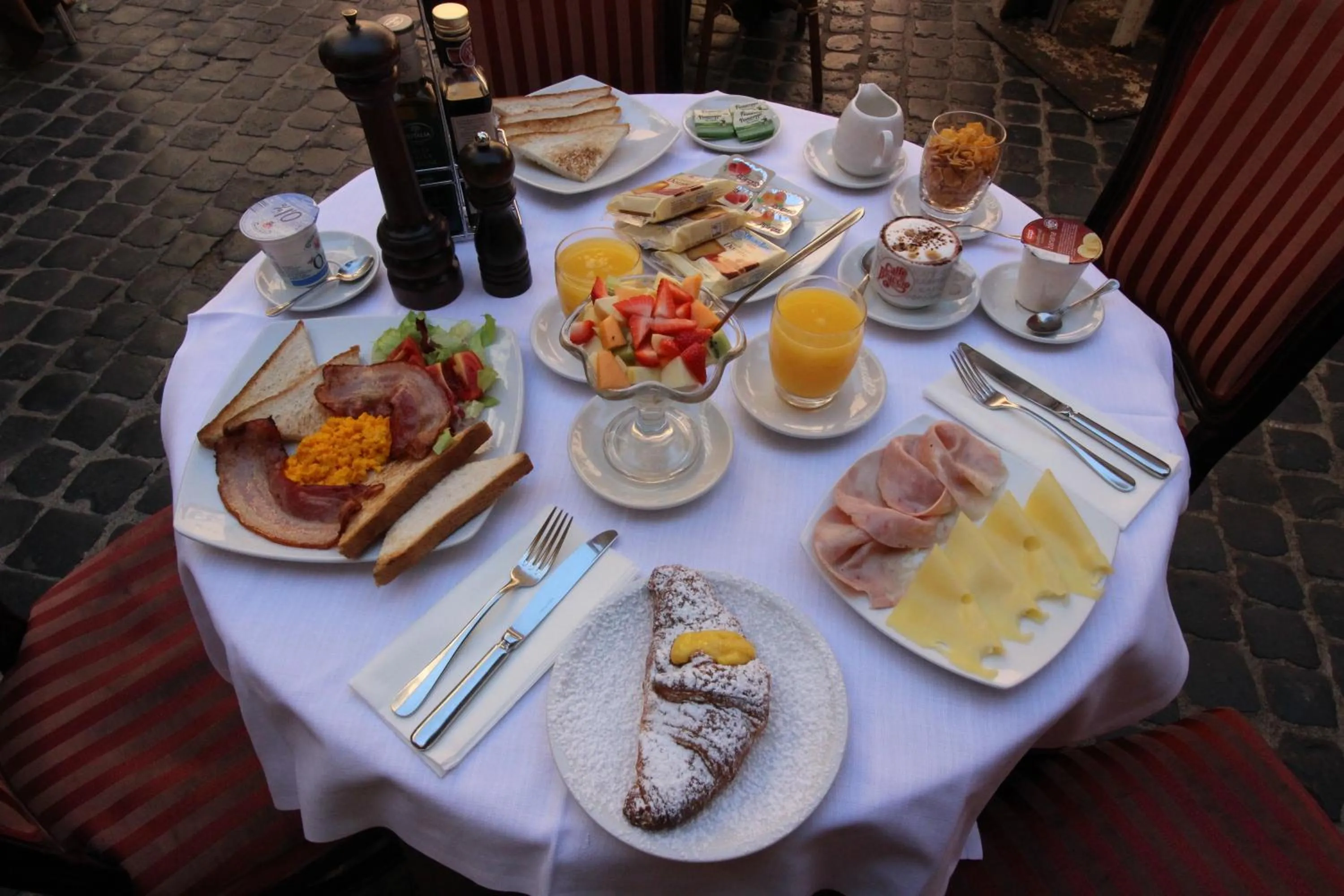 Continental breakfast in Albergo Abruzzi