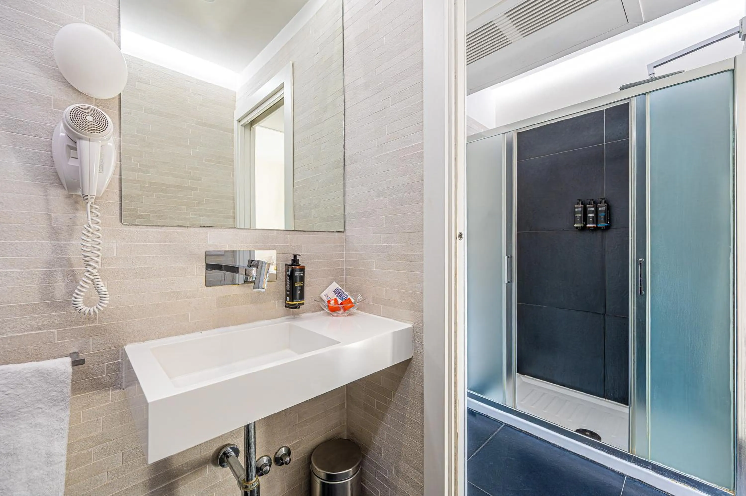 Bathroom in Albergo Abruzzi