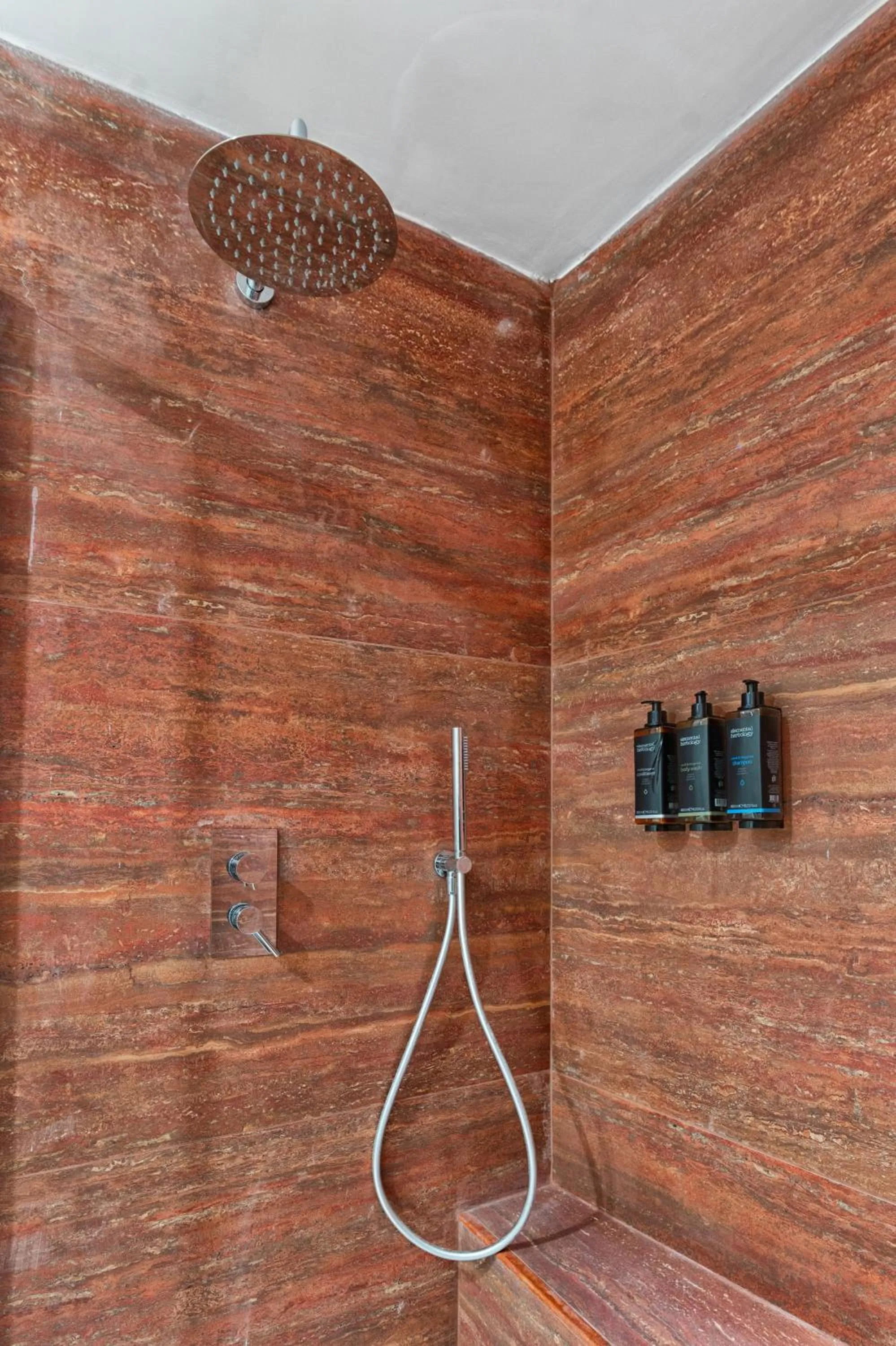 Shower in Albergo Abruzzi