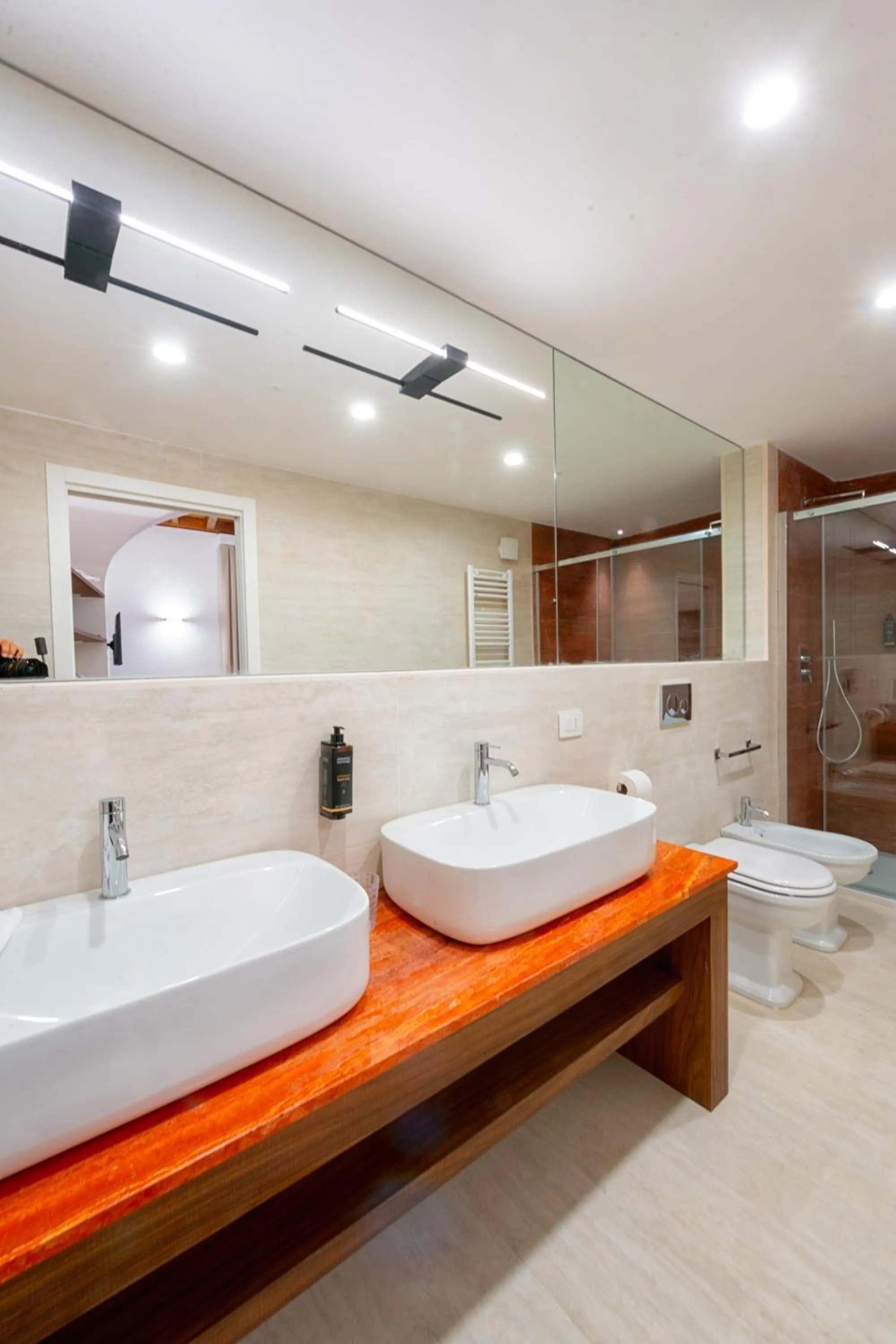 Shower in Albergo Abruzzi