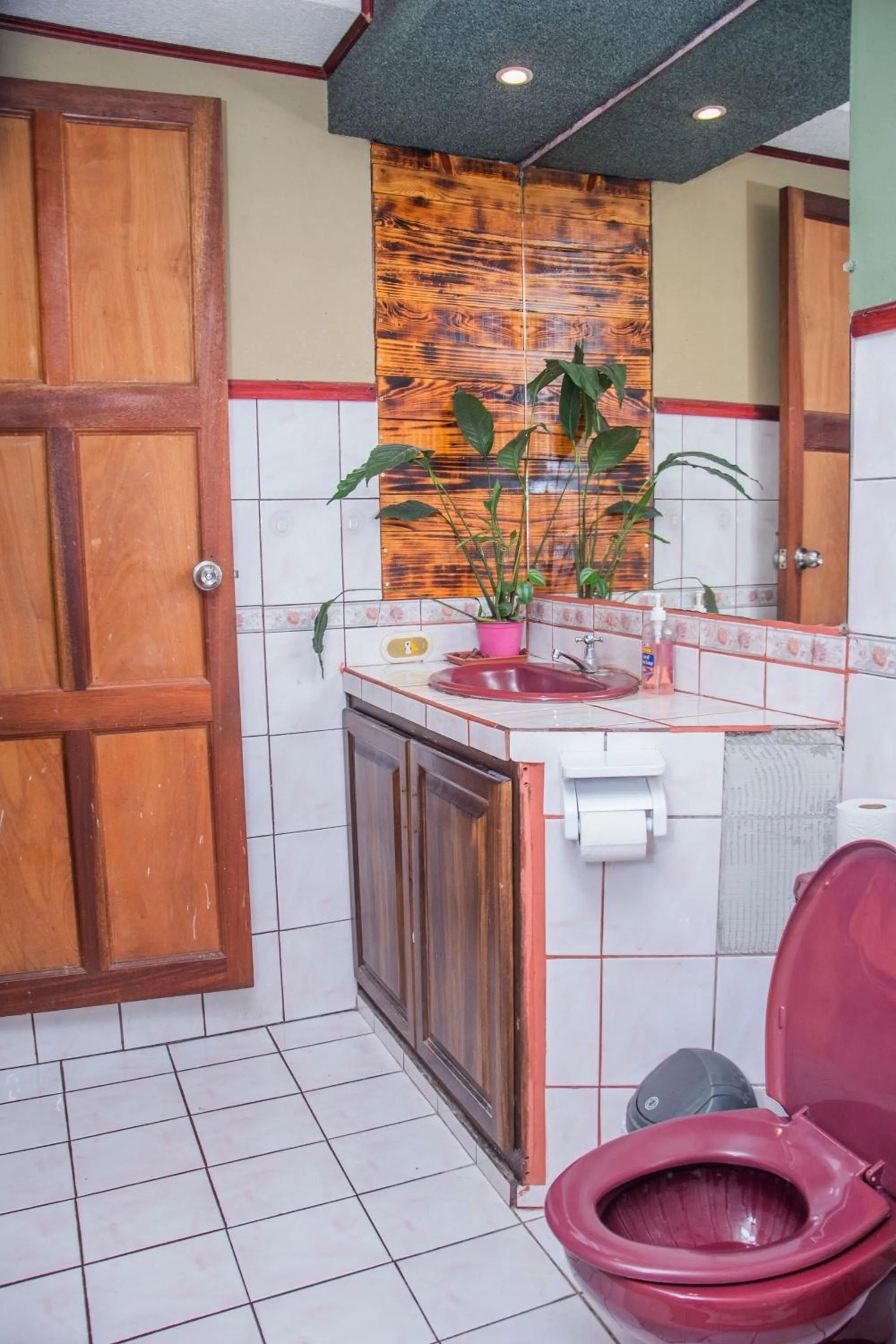 Bathroom in Gardens House, Airport Juan Santamaría, Alajuela, San José