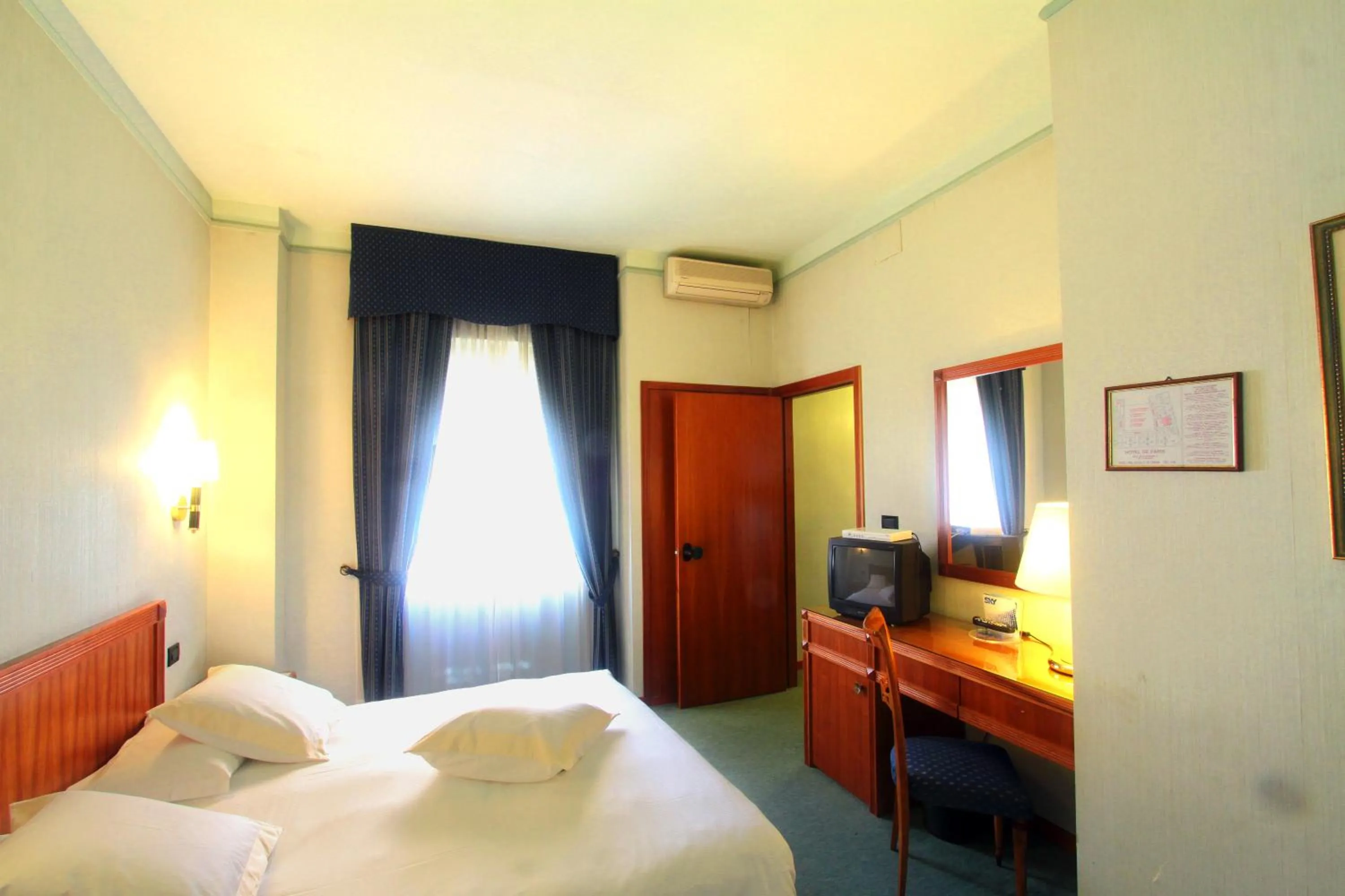 Bed in Hotel De Paris