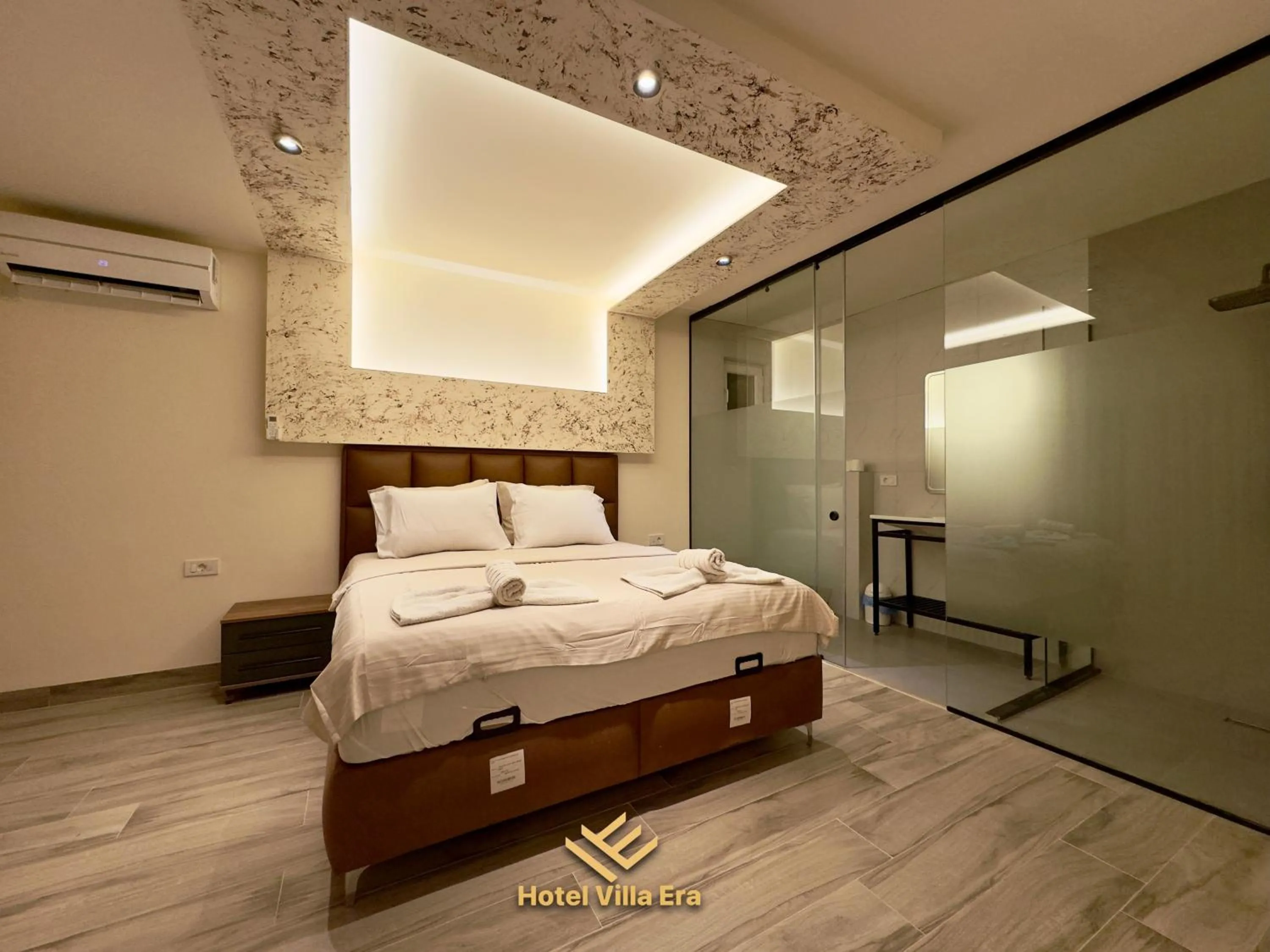 Deluxe Double Room with Balcony in Hotel ERA
