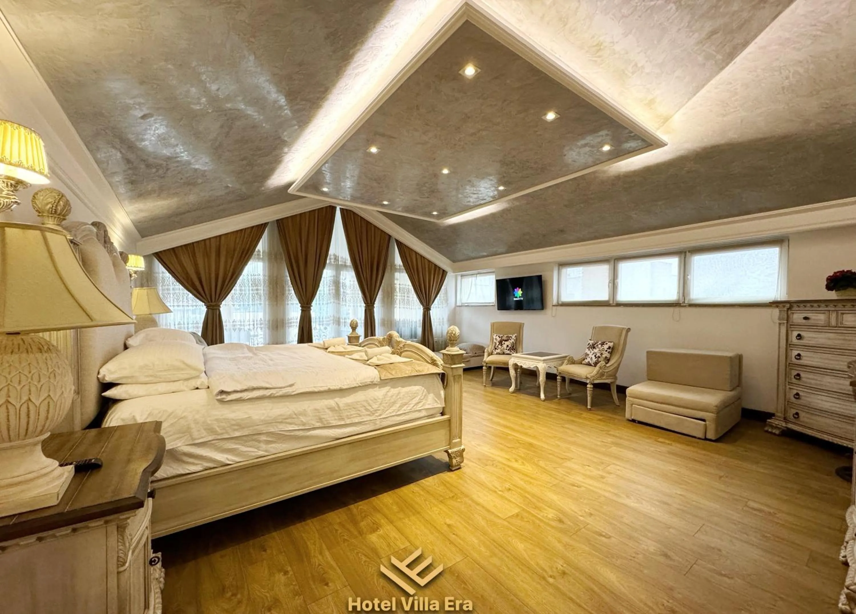 King Room with Balcony in Hotel ERA