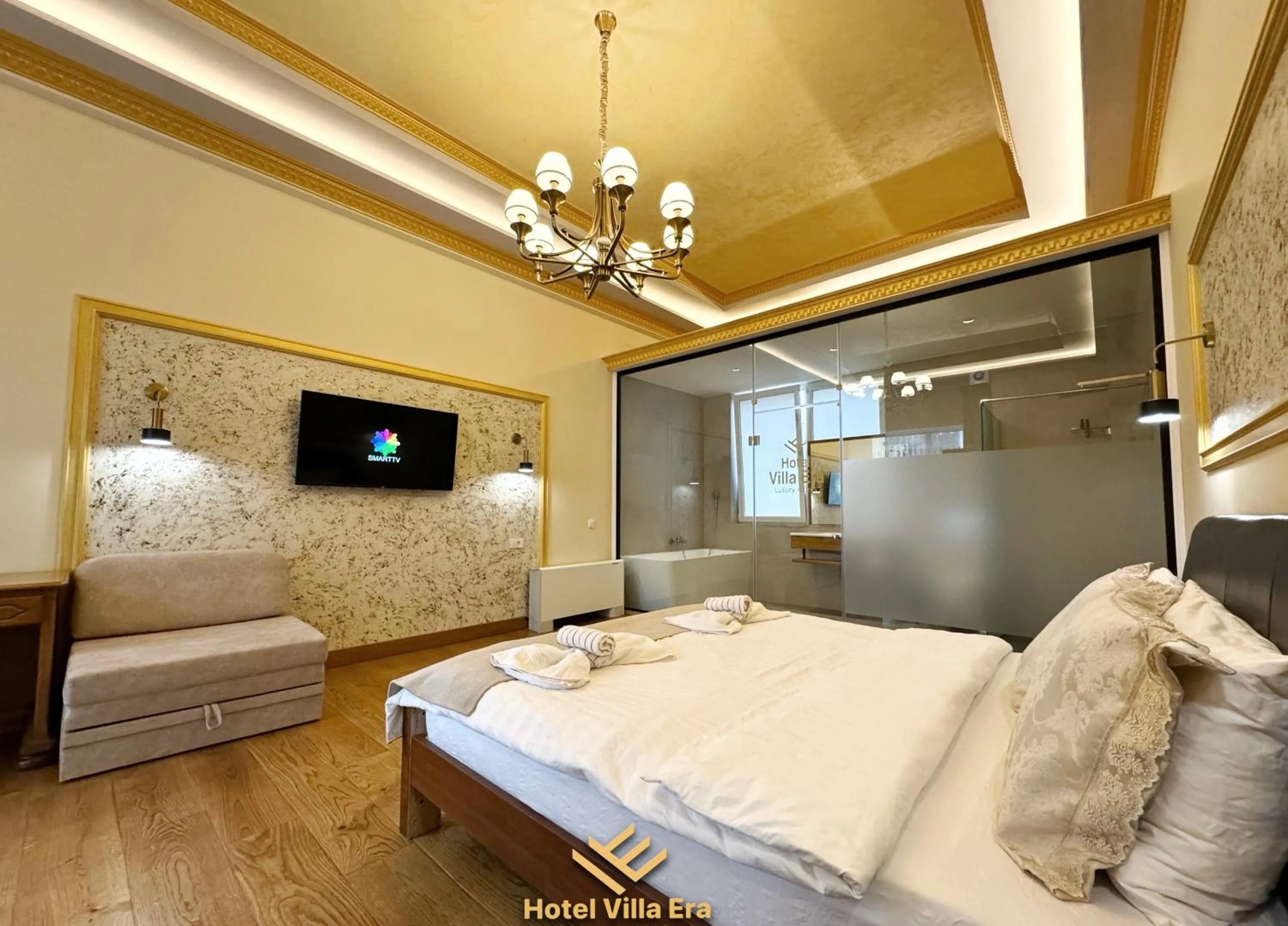King Room with Pool View in Hotel ERA