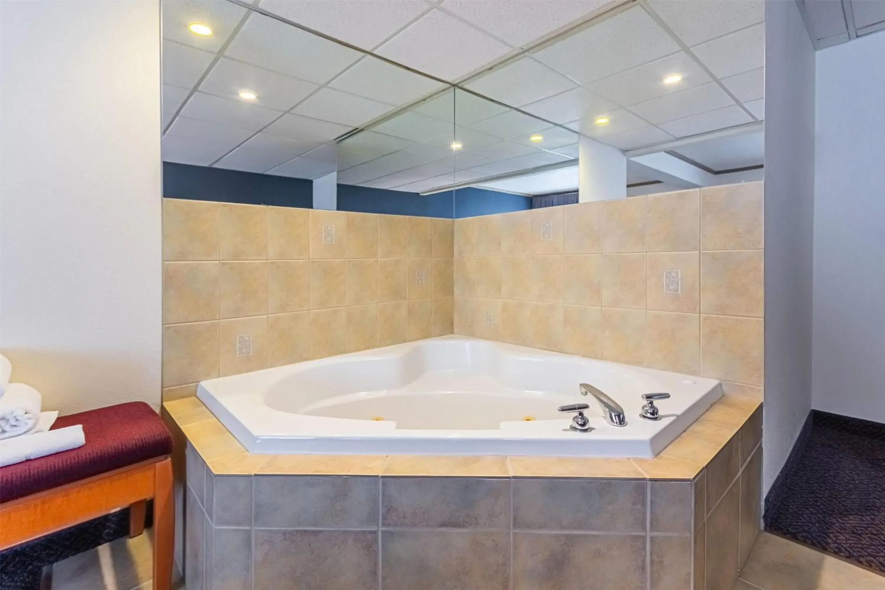 Photo of the whole room in Days Inn by Wyndham Drayton Valley Photo of the whole room in Days Inn by Wyndham Drayton Valley