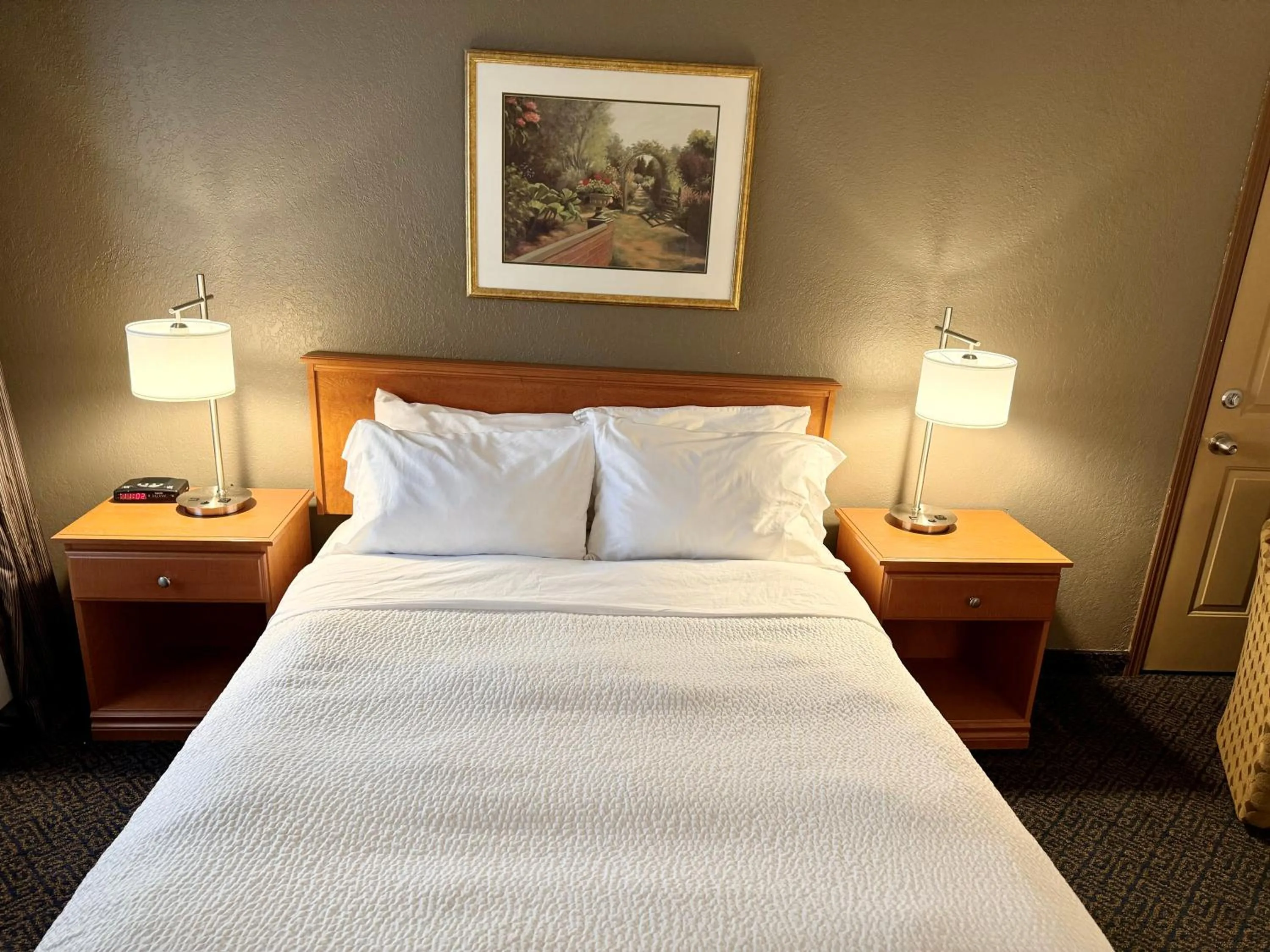 Bed in Days Inn by Wyndham Drayton Valley
