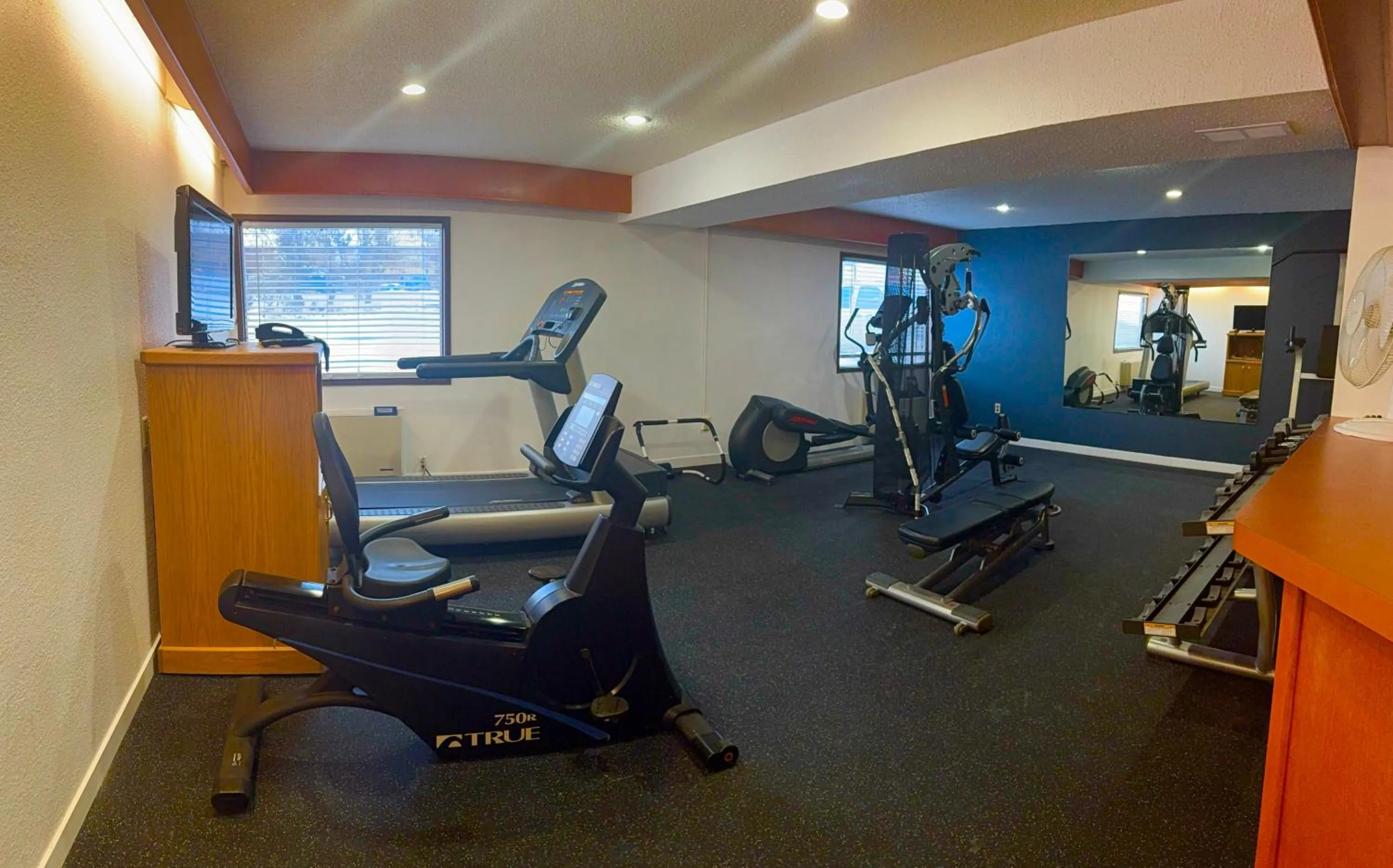 Fitness centre/facilities in Days Inn by Wyndham Drayton Valley
