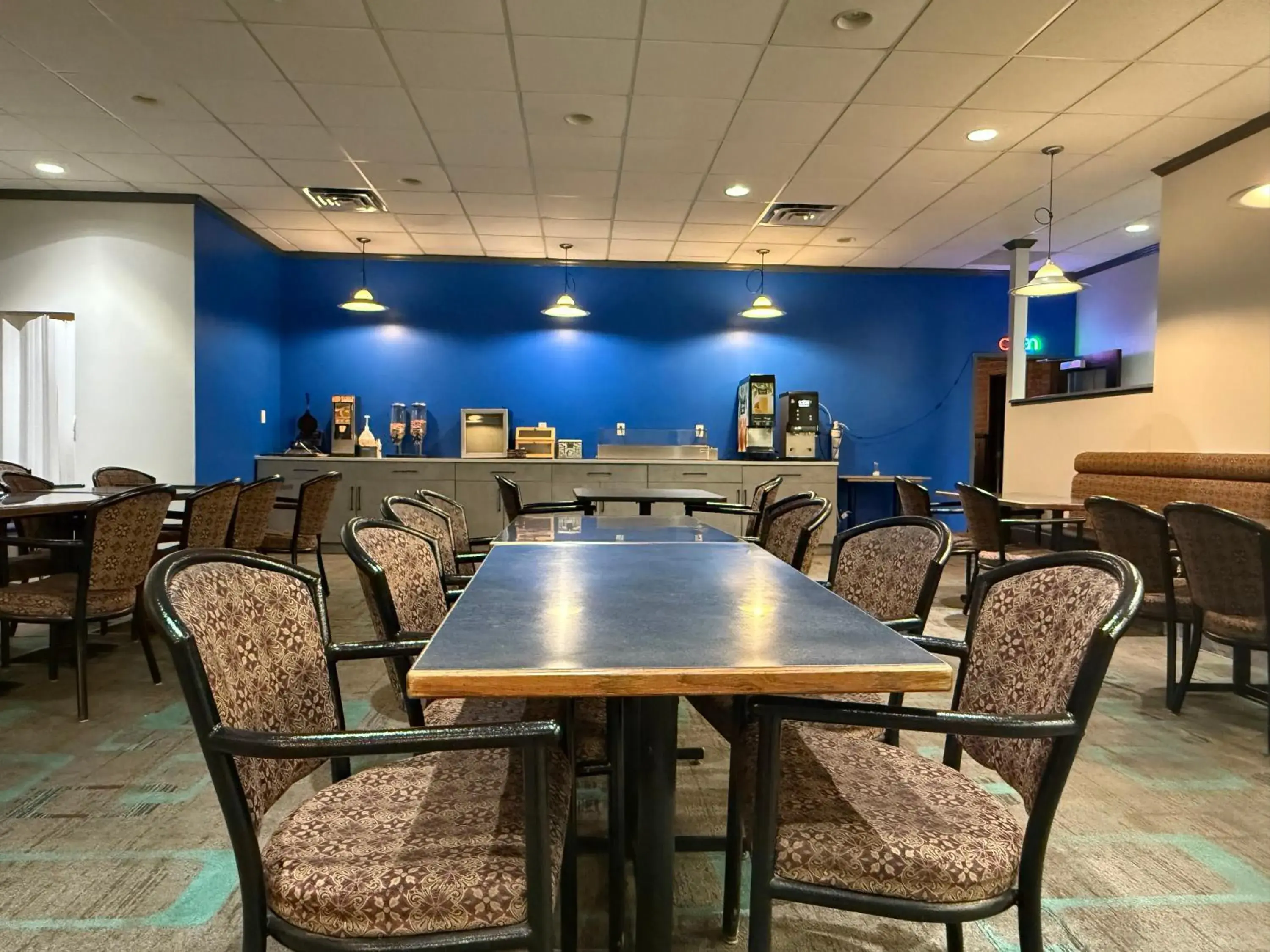 Breakfast in Days Inn by Wyndham Drayton Valley Breakfast in Days Inn by Wyndham Drayton Valley