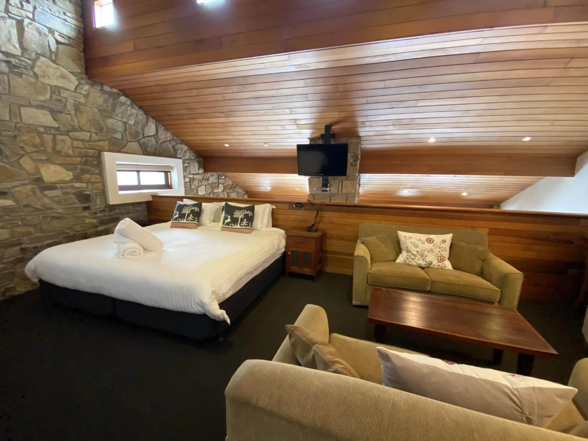 Bedroom in Alpine Woodsmoke Apartments