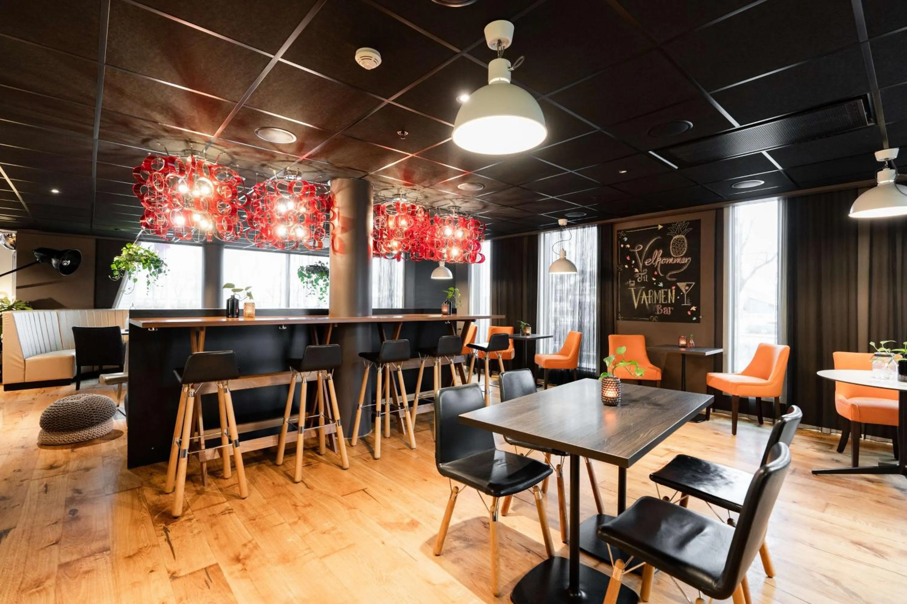 Lounge or bar in Scandic Stavanger City