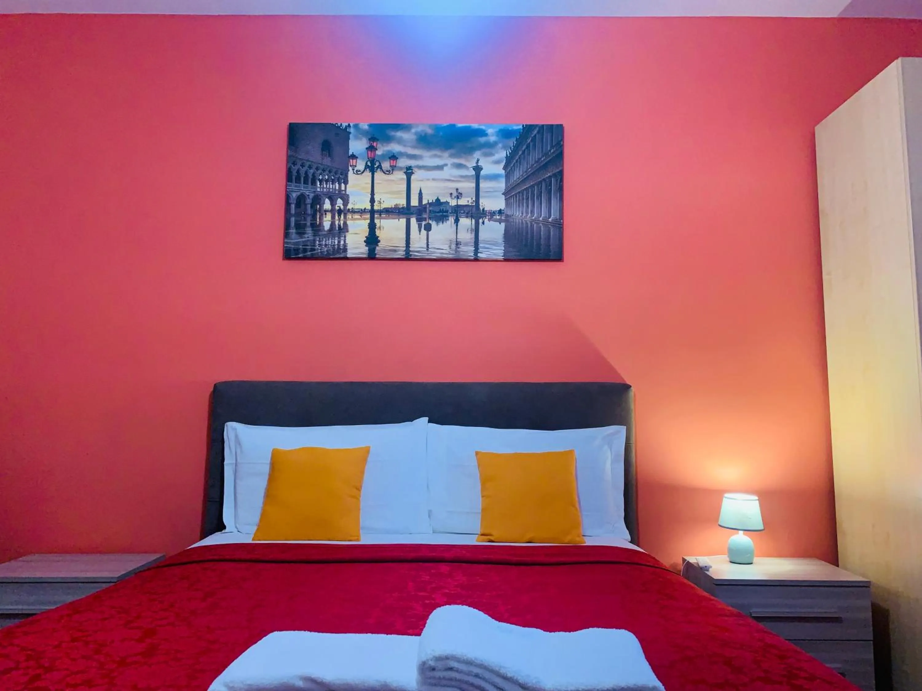 Bed in Venice Day Apartment