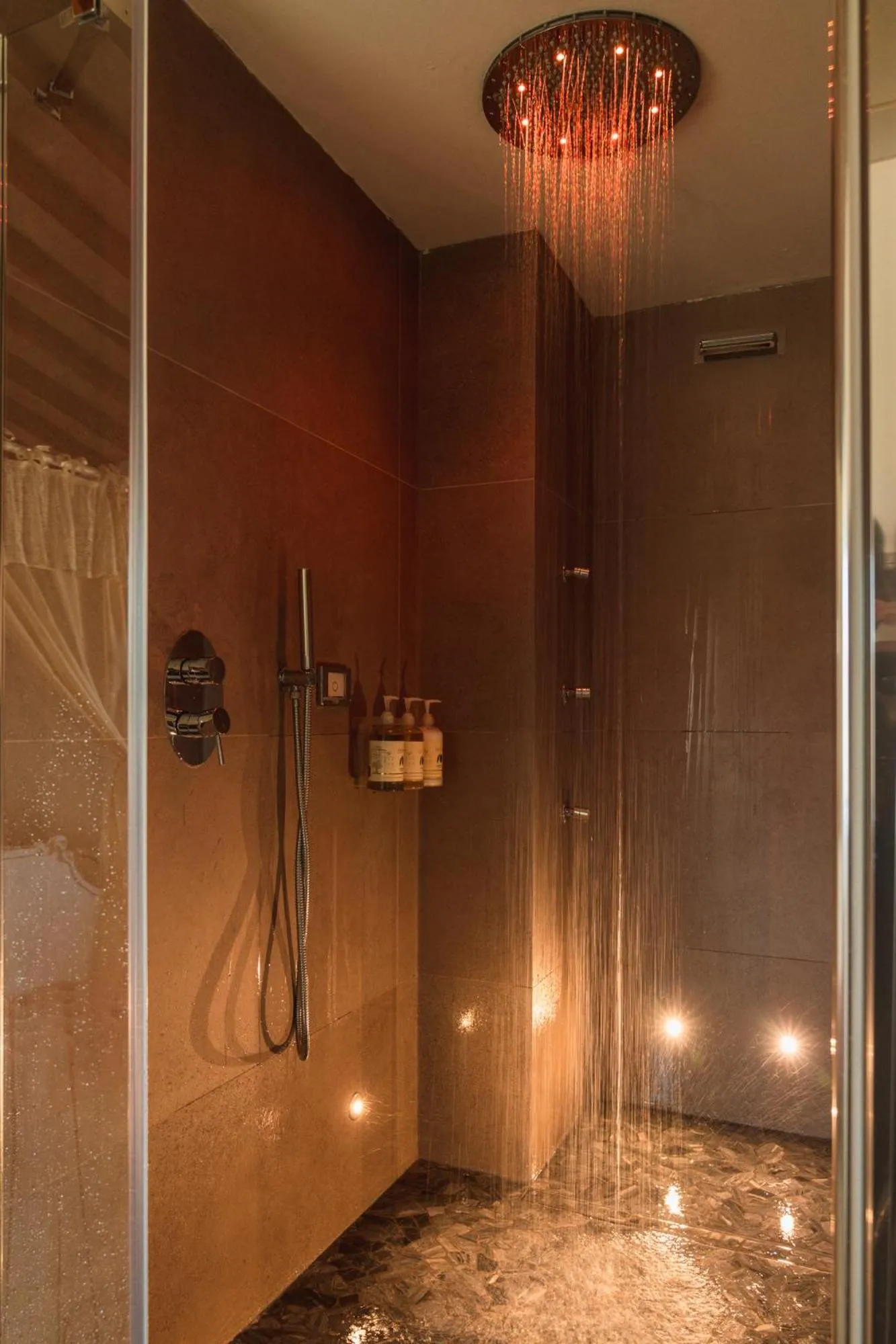 Shower in Il Castelluccio Country Resort Restaurant & SPA