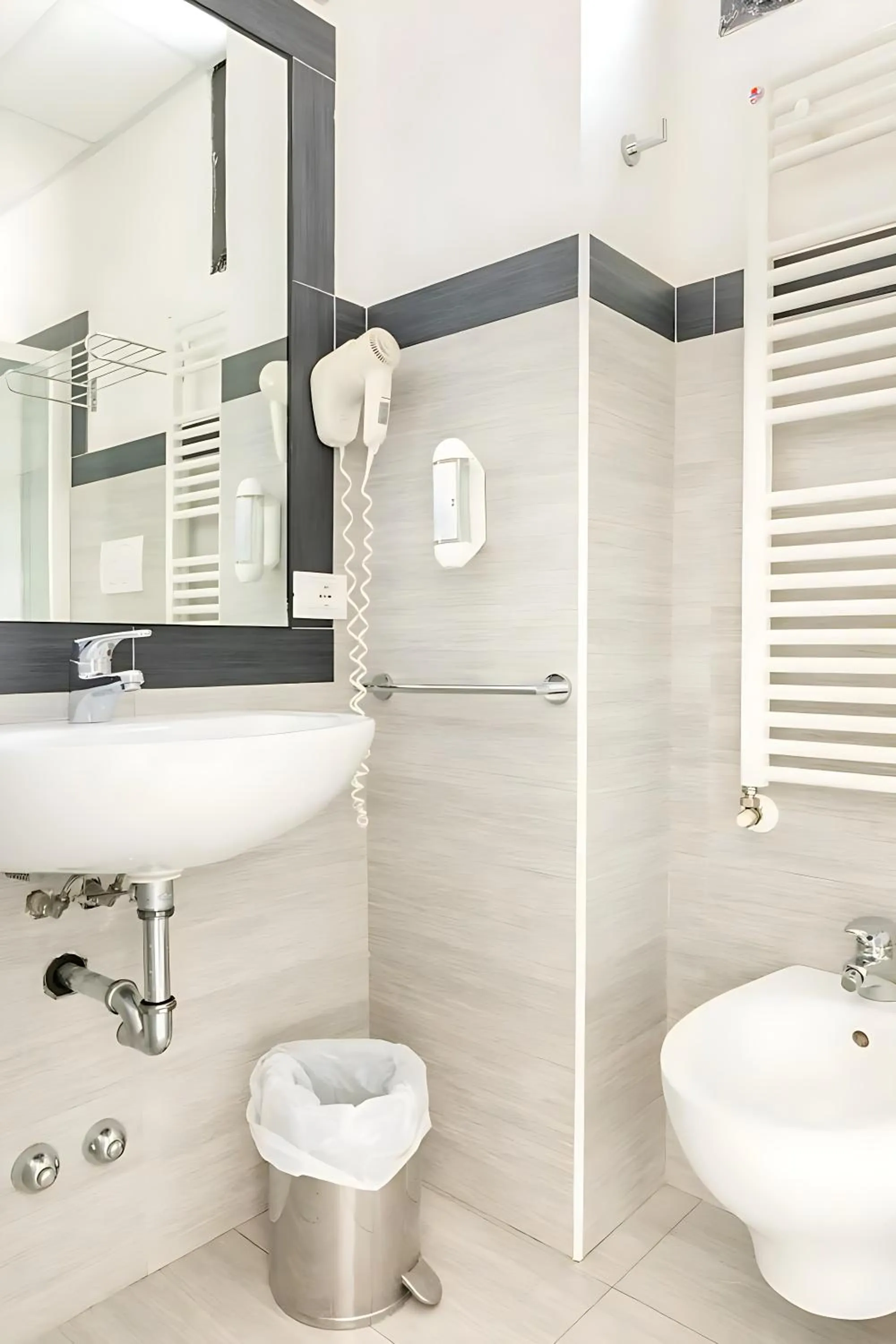 Shower in Hotel Villa Argia Rimini Marina Centro