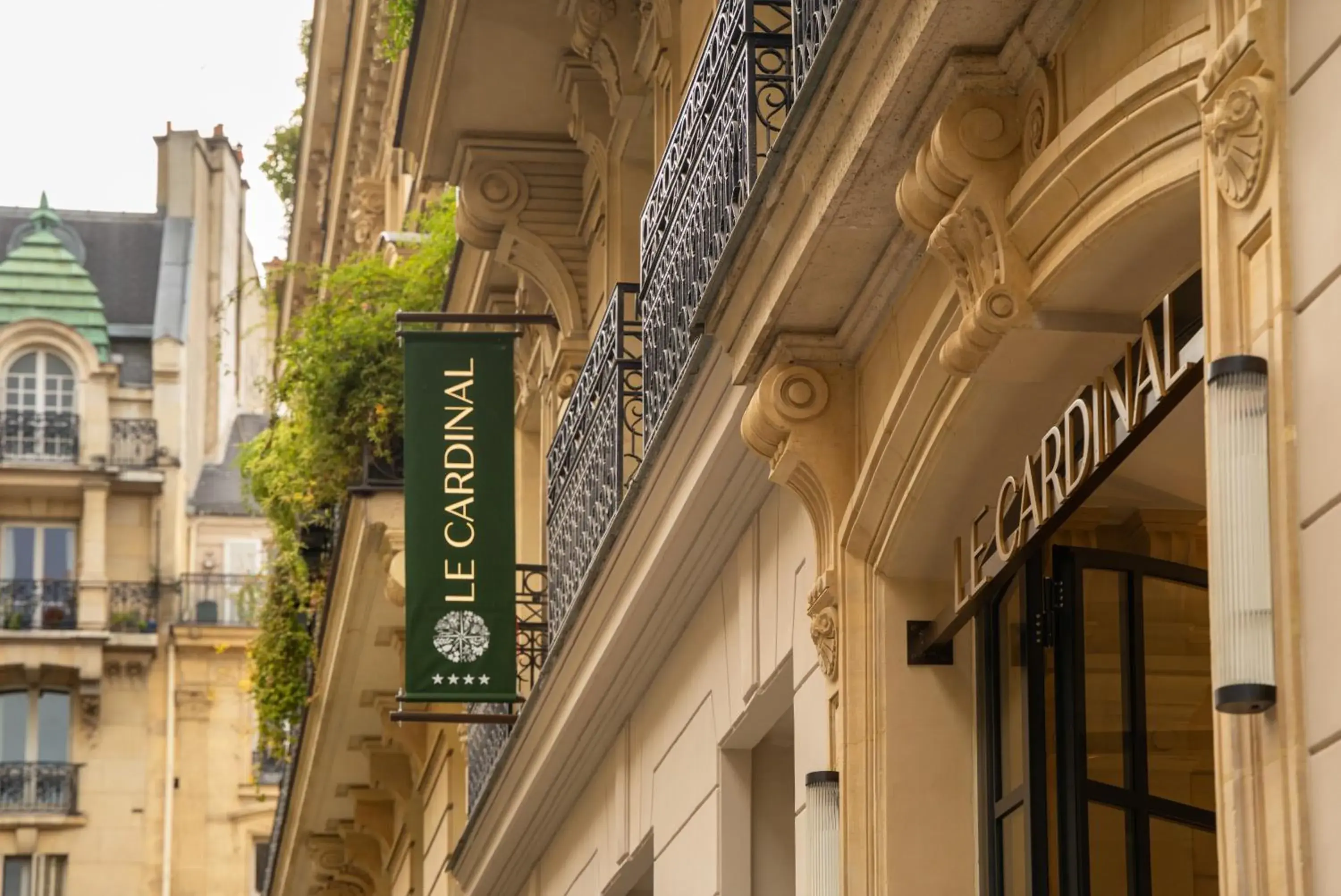 Property building in Hôtel Le Cardinal Property building in Hôtel Le Cardinal