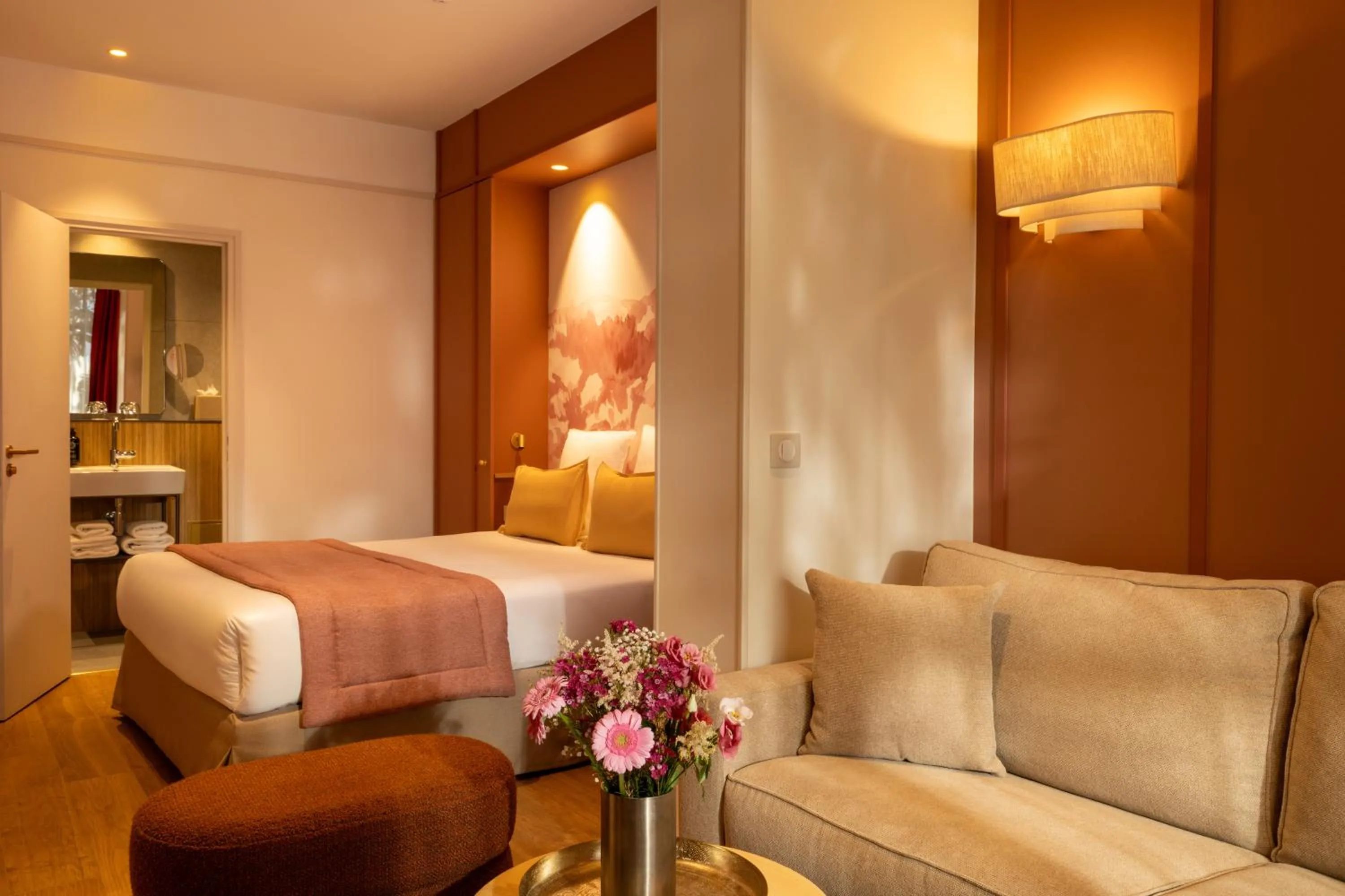 Bed in Hôtel Le Cardinal