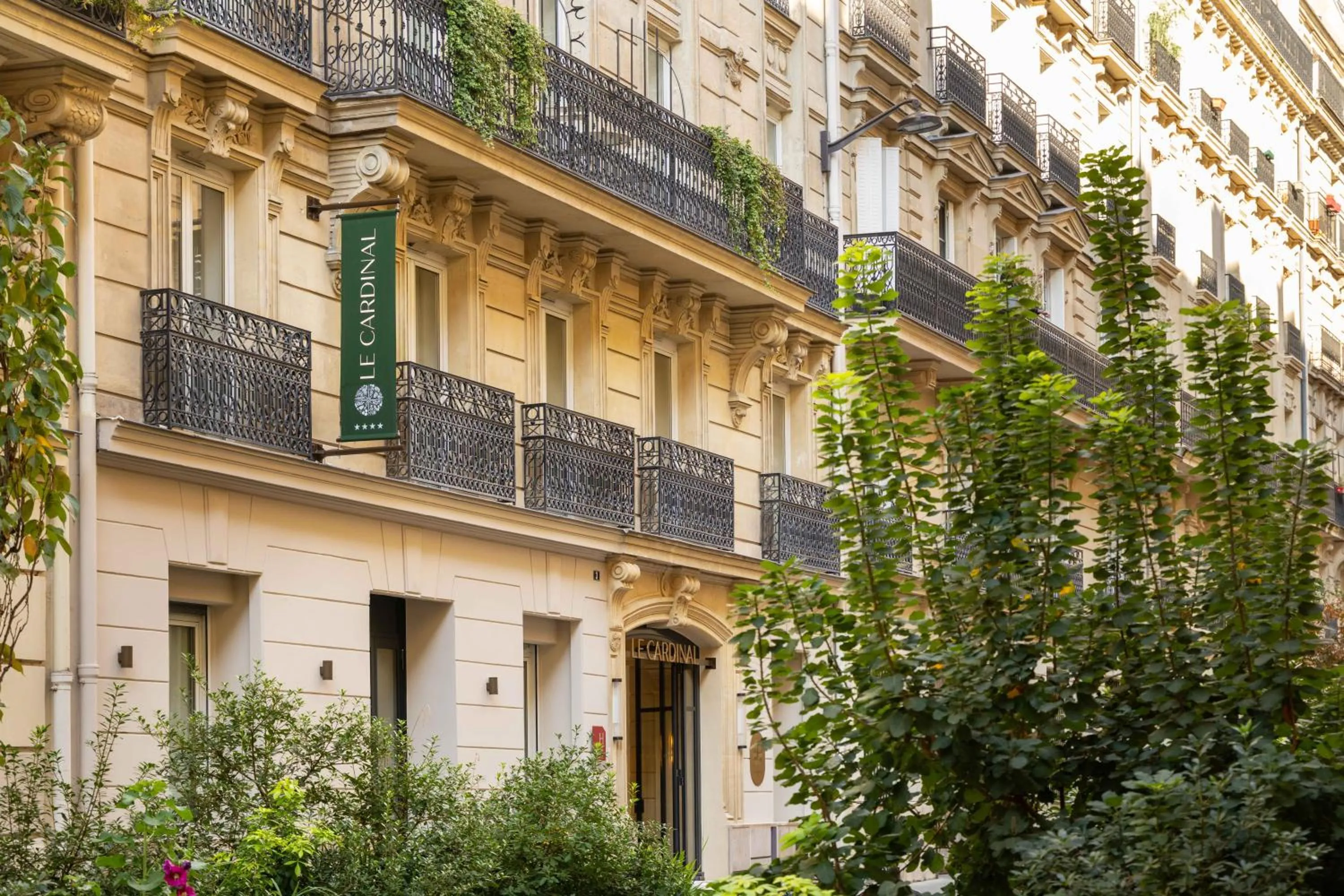 Facade/entrance in Hôtel Le Cardinal