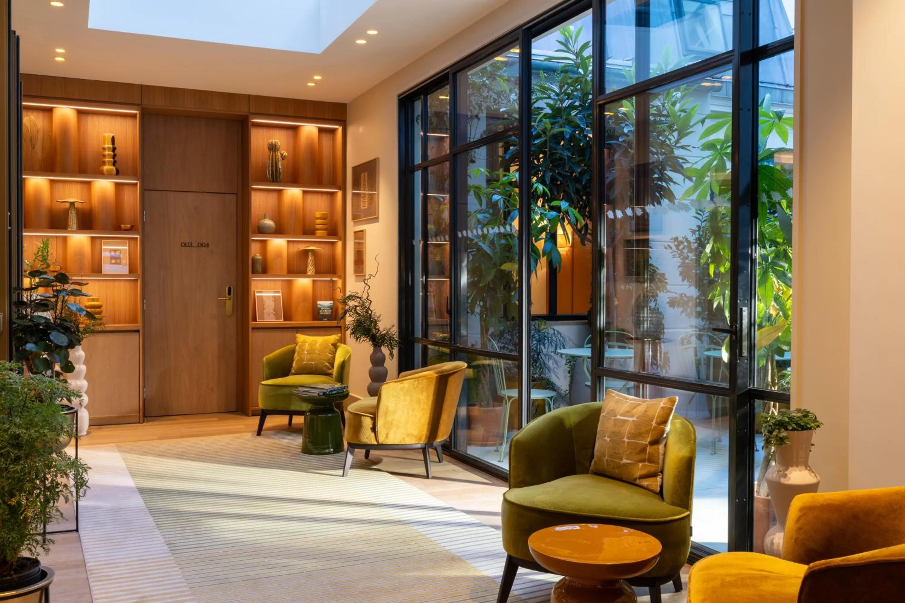 Living room in Hôtel Le Cardinal