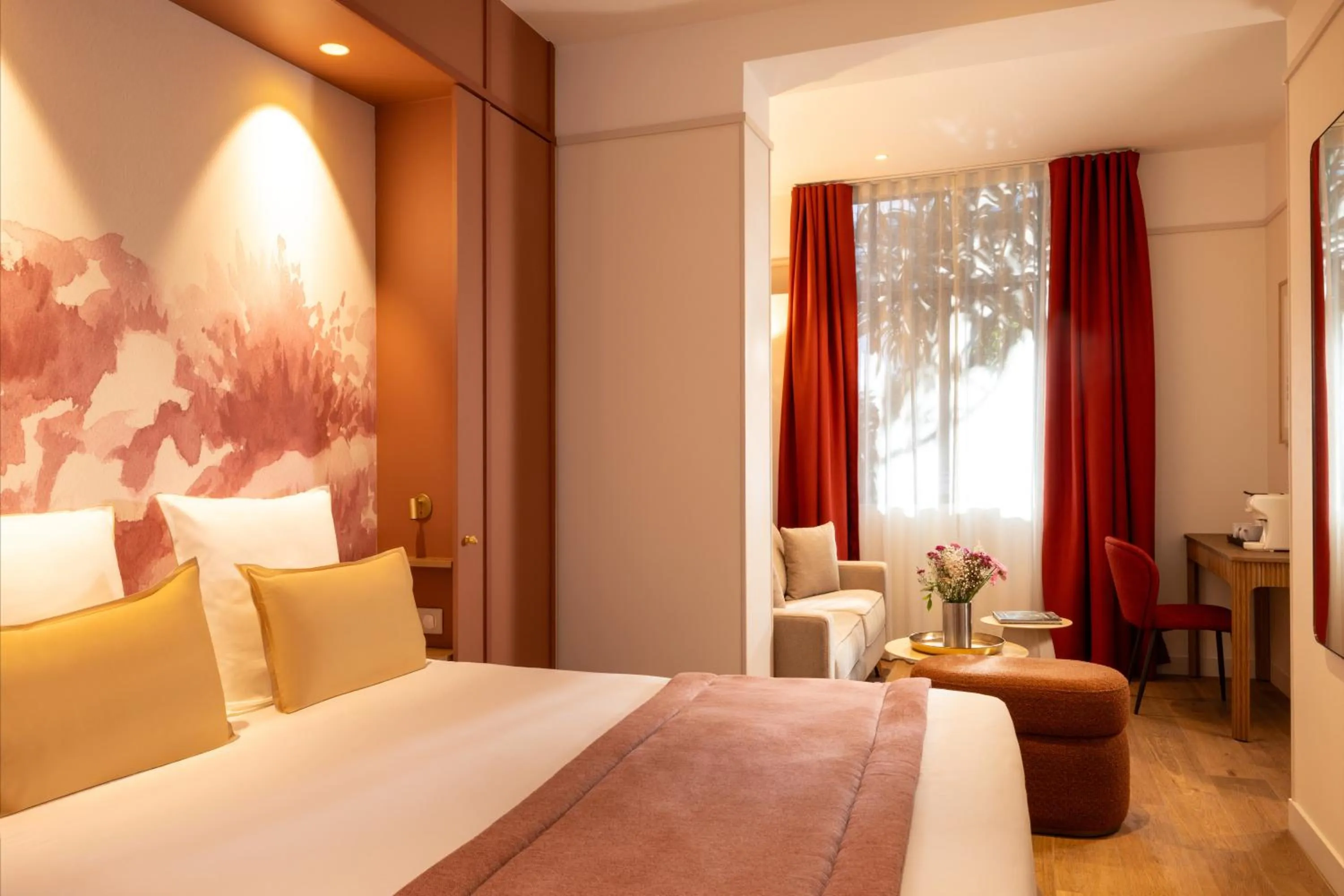 Bed in Hôtel Le Cardinal