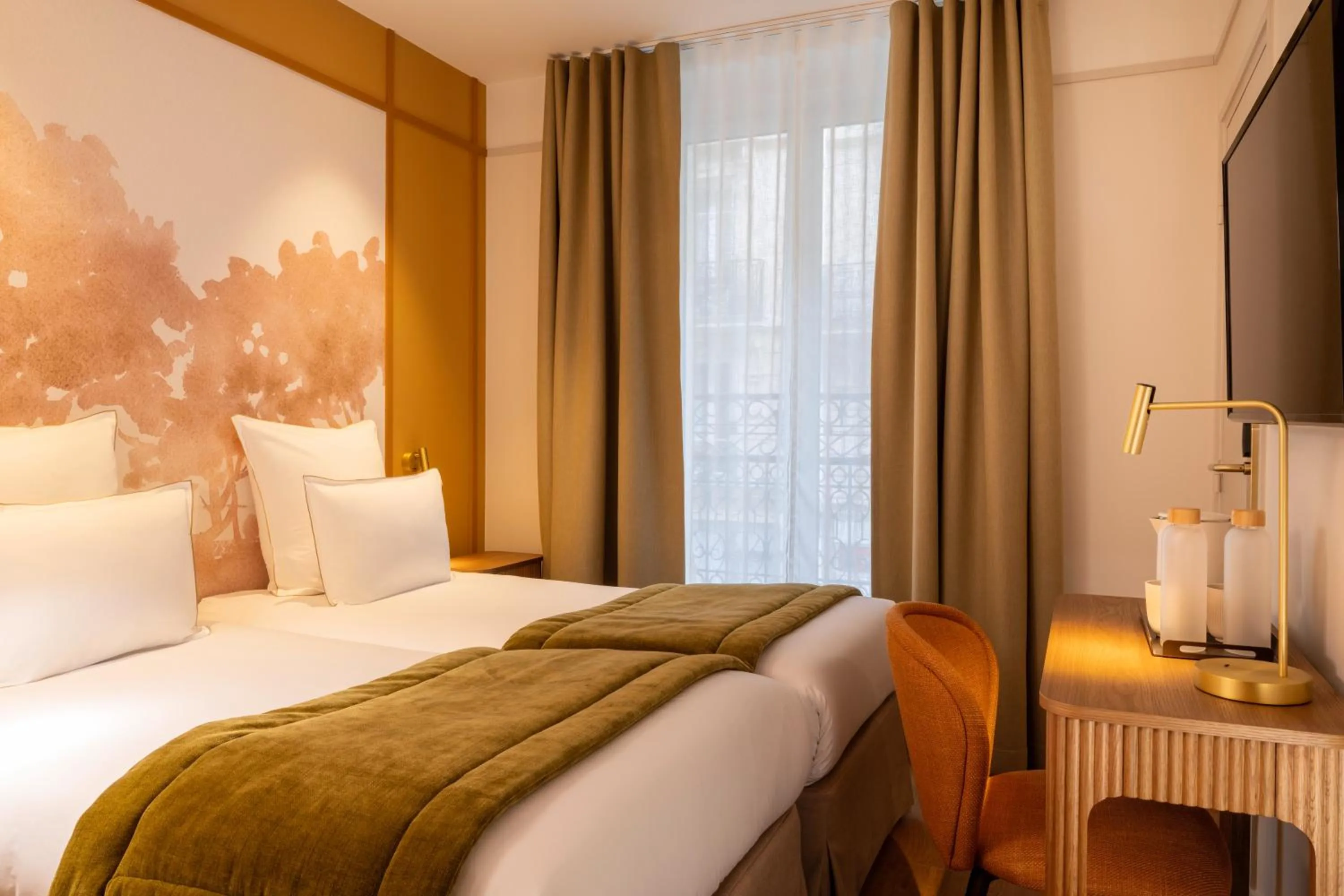 Bed in Hôtel Le Cardinal