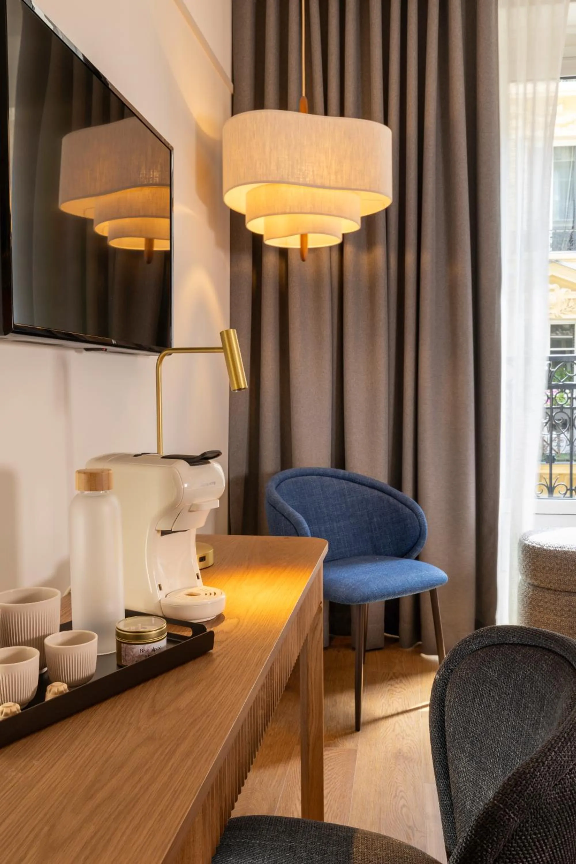 TV and multimedia in Hôtel Le Cardinal